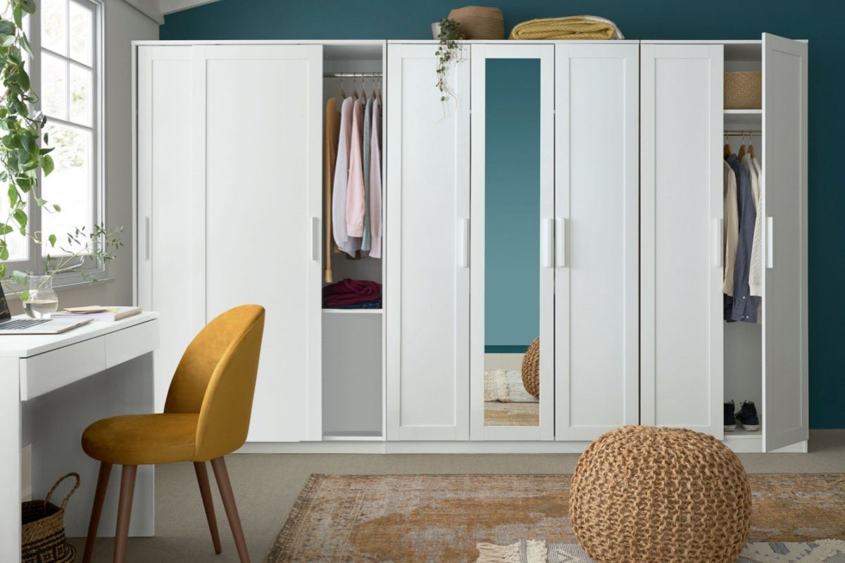 Meglio un armadio con ante battenti o scorrevoli? Guida ai pro e contro - MondoViro