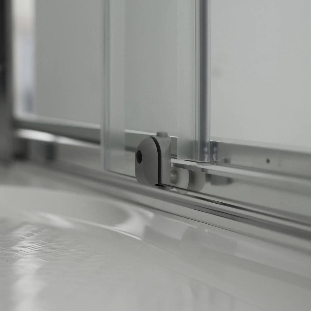 Box doccia angolare con 2 ante scorrevoli "Ferrara Two" in vetro trasparente h 195 cm - MondoViro