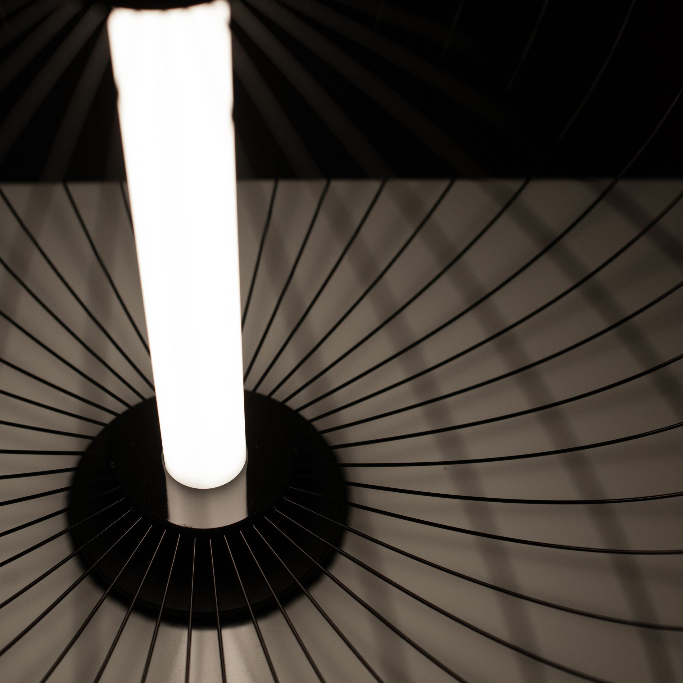 Lampada LED con paralume in acciaio "Jaula" da terra tavolo e sospesa