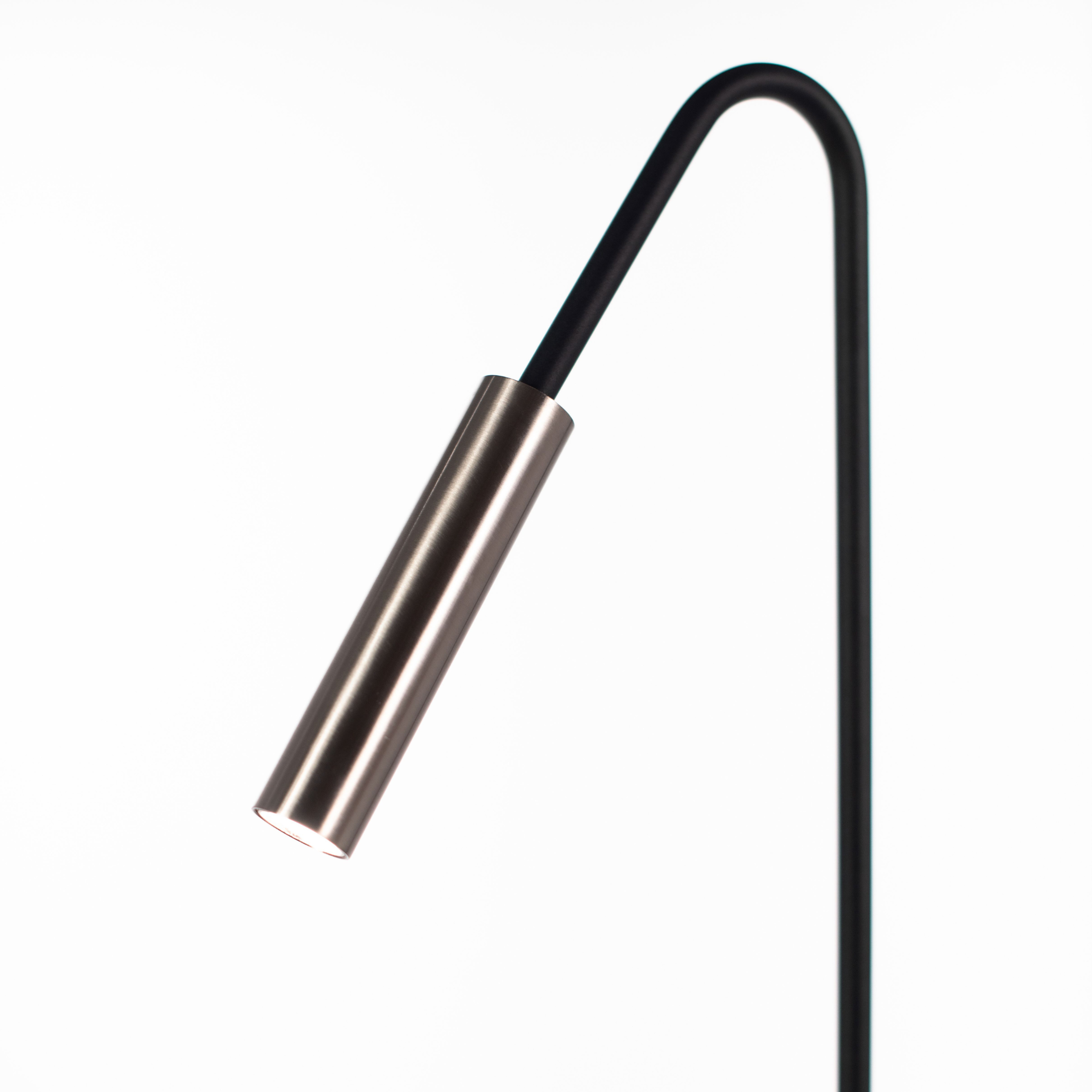 Lampada LED in metallo nichelato "Acrux" da terra e tavolo