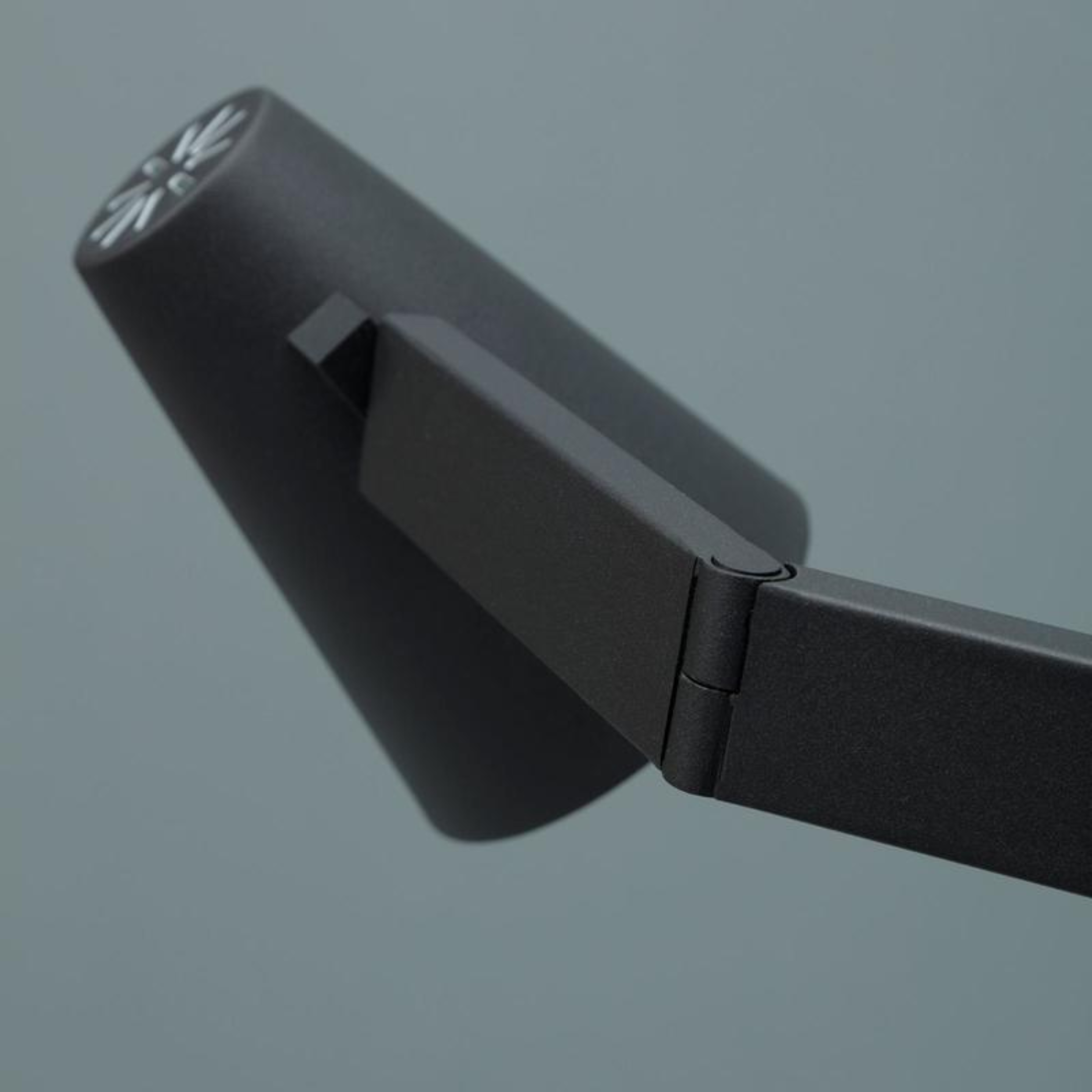 Lampada da tavolo "Indi" con paralume in metallo nero cm 15x42 60,5h