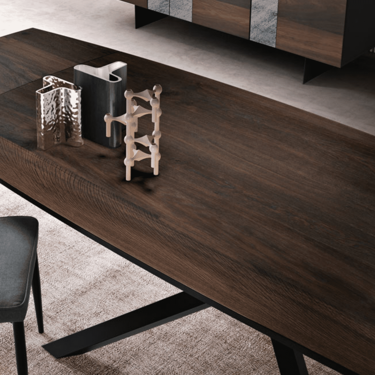 Tavolo moderno fisso da pranzo "Alan" con base in metallo e piano in rovere - MondoViro