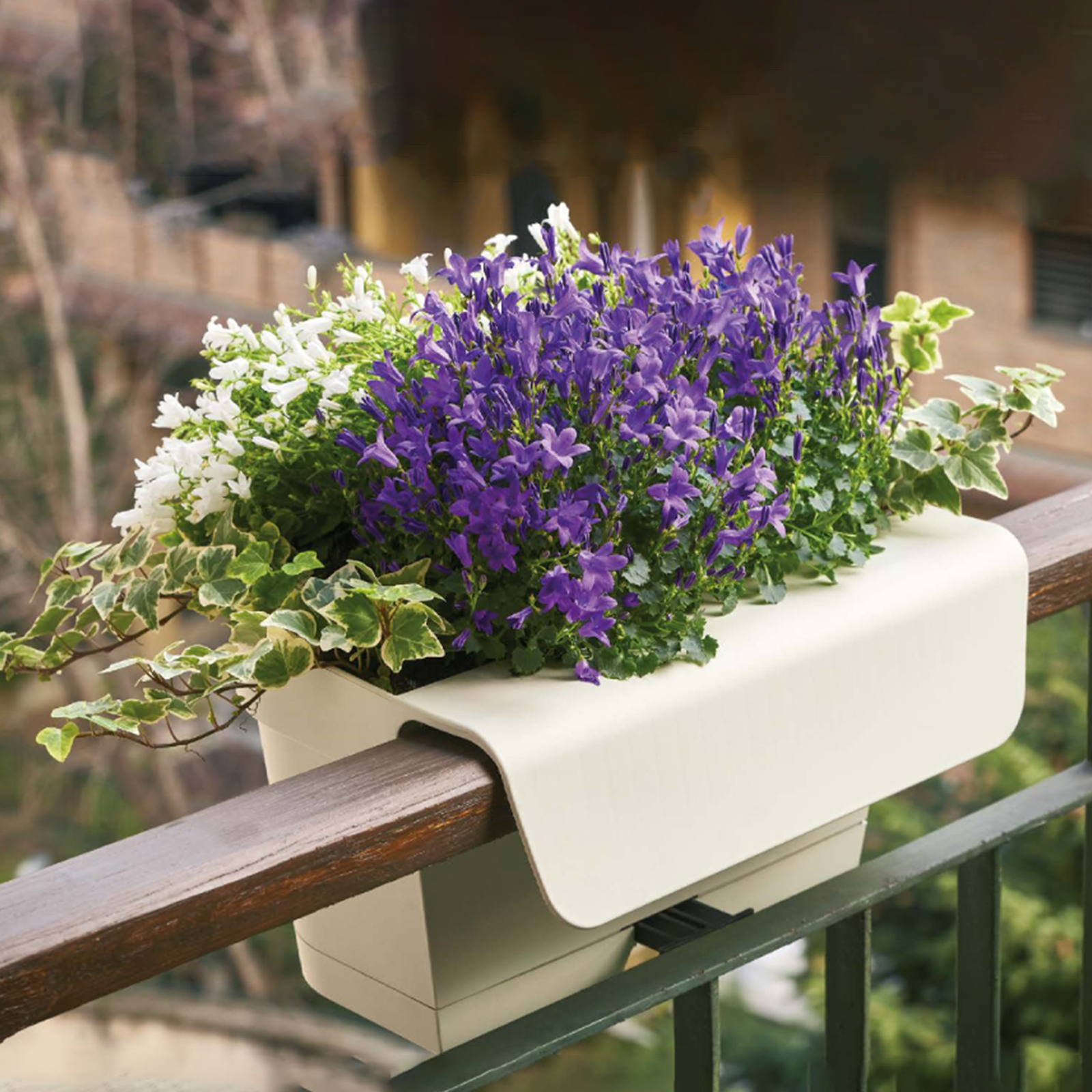 Vaso a balconiere in resina B-Smart per esterno con sottovaso