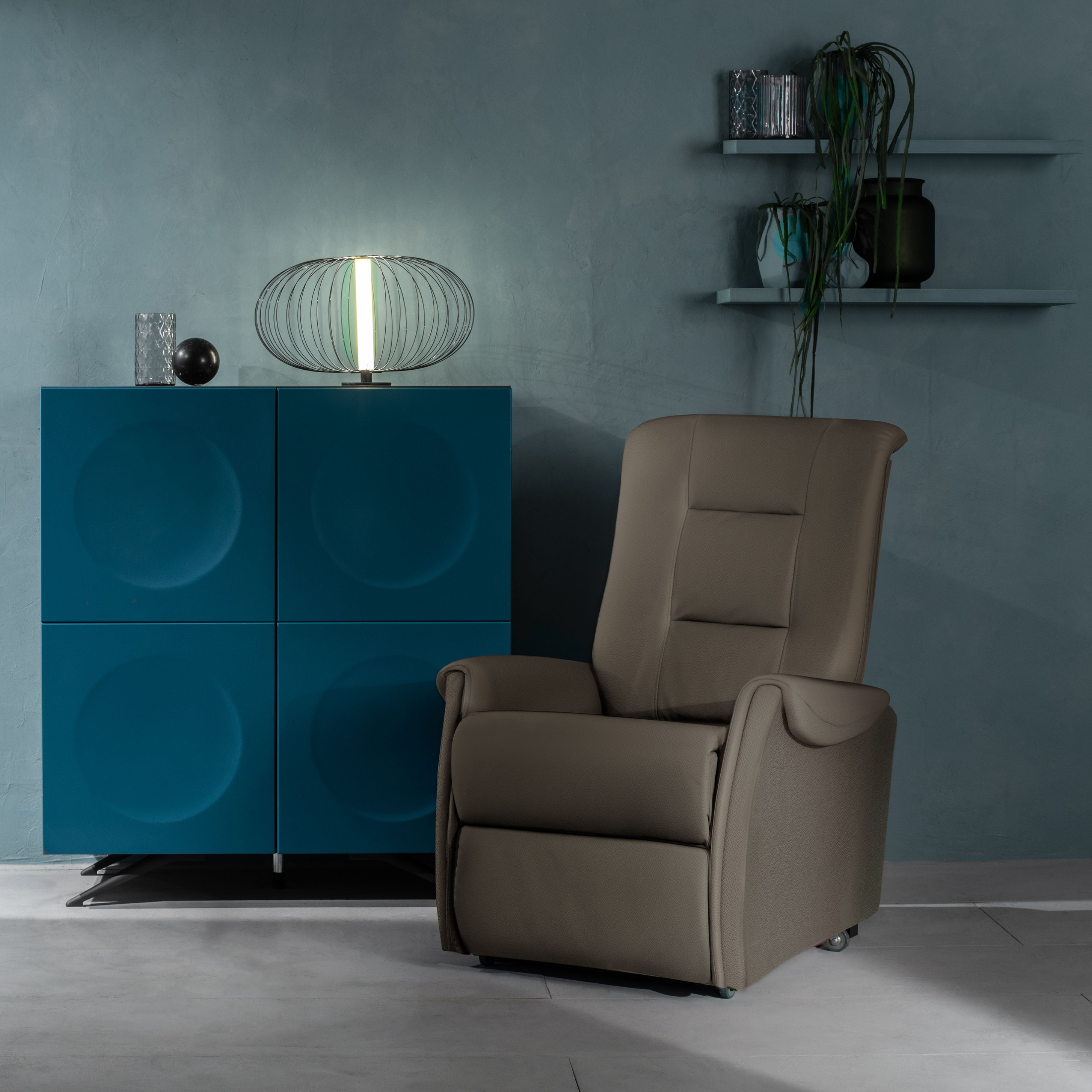 Poltrona reclinabile beige "Elisa" funzione elevatore 1 motore cm 75x90 107h