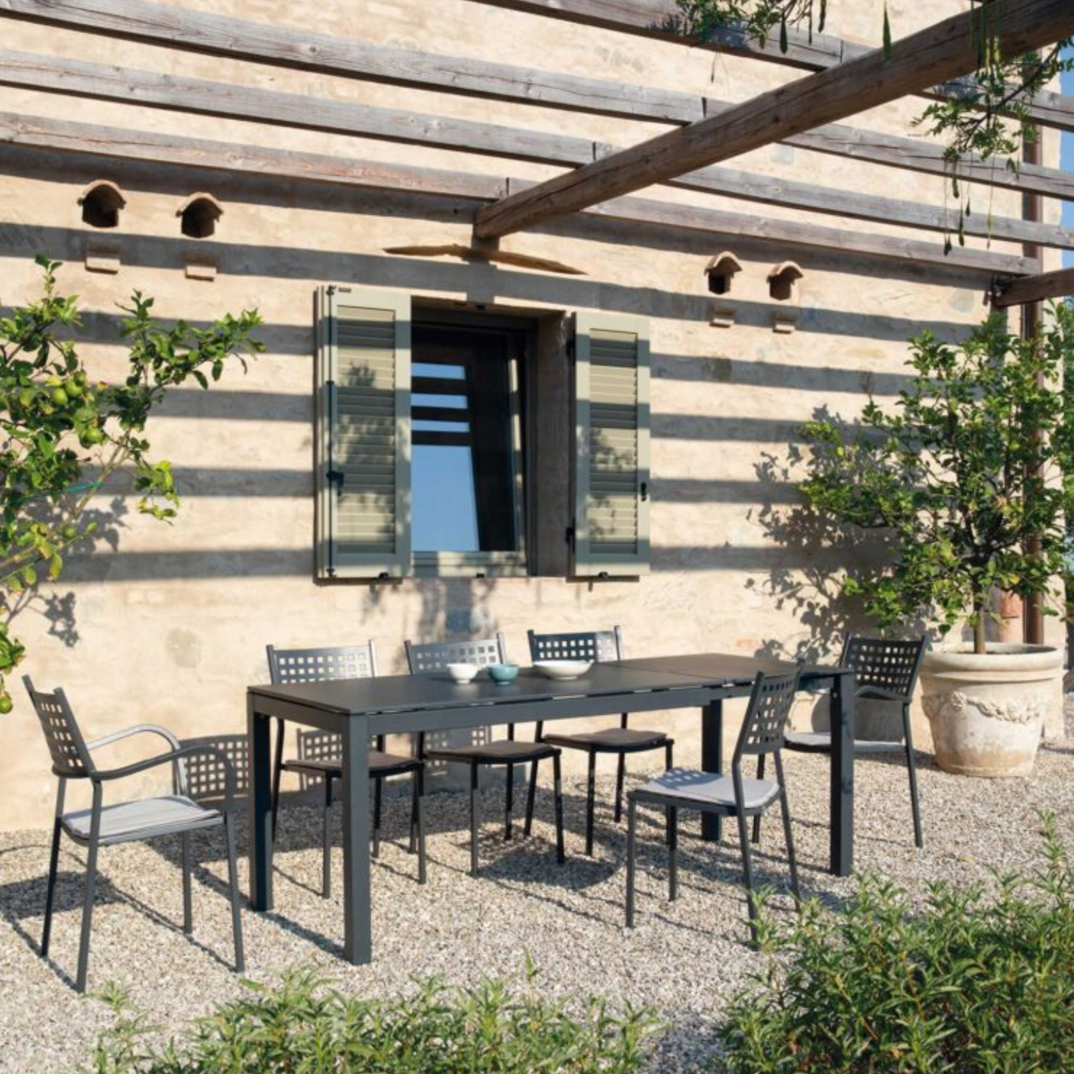 Set di sedie in metallo impilabili da giardino "Alice" senza braccioli cm 43x48 85h