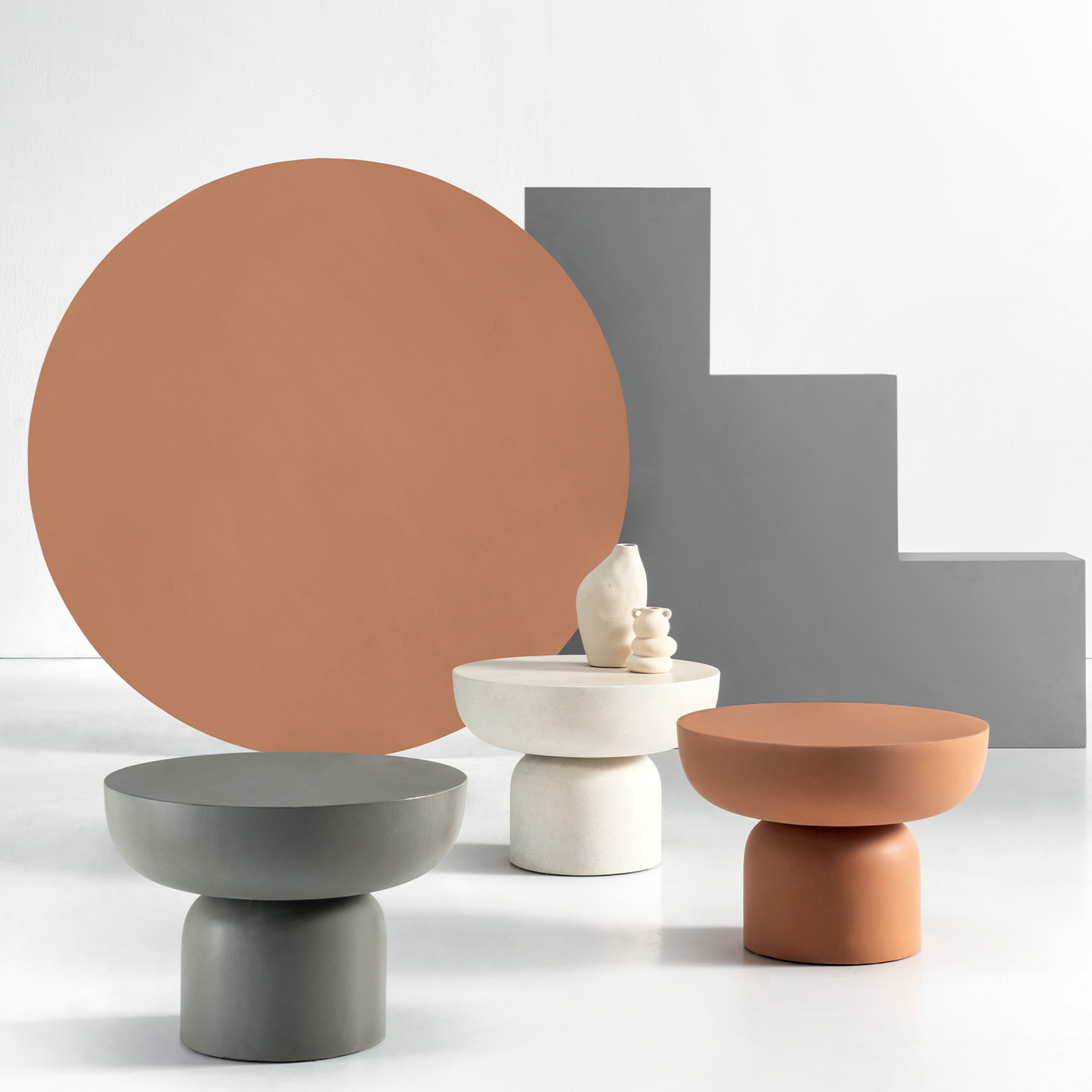 Tavolino "Pop" scultoreo in microcemento rotondo cm Ø 48x35h