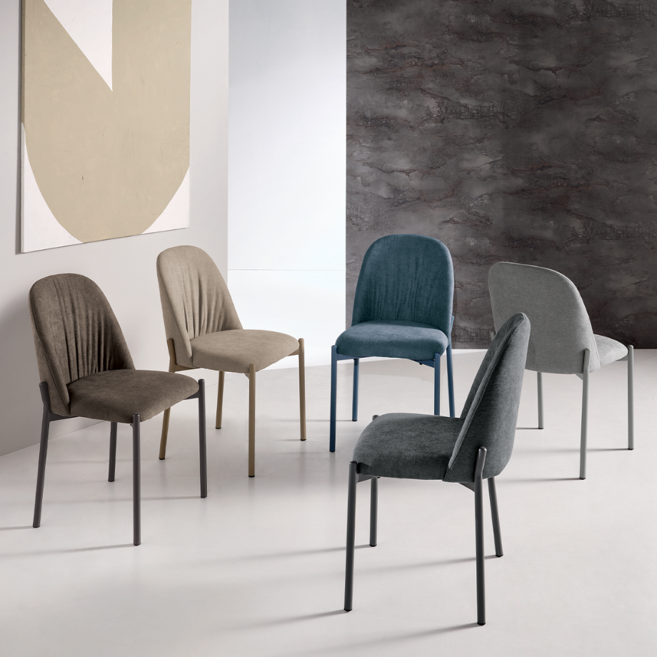 Sedie "Nova" imbottite in tessuto con struttura in metallo cm 47x56 86h