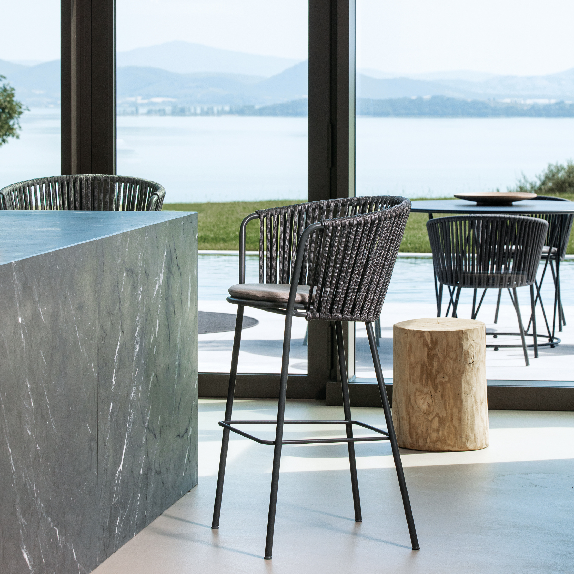 Sgabello alto in acciaio inox e corda "Daisy Rope" da giardino cm 62x53 104h