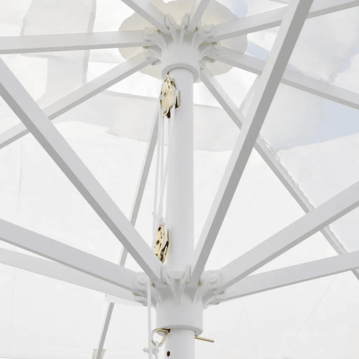 Ombrellone moderno "Corallo Classic" con palo centrale bianco - MondoViro