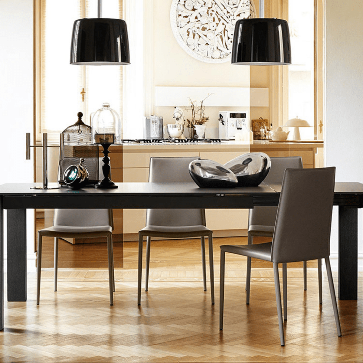 Set di sedie moderne da soggiorno "Boheme" rivestite in cuoio rigenerato cm 48x52 90h - MondoViro