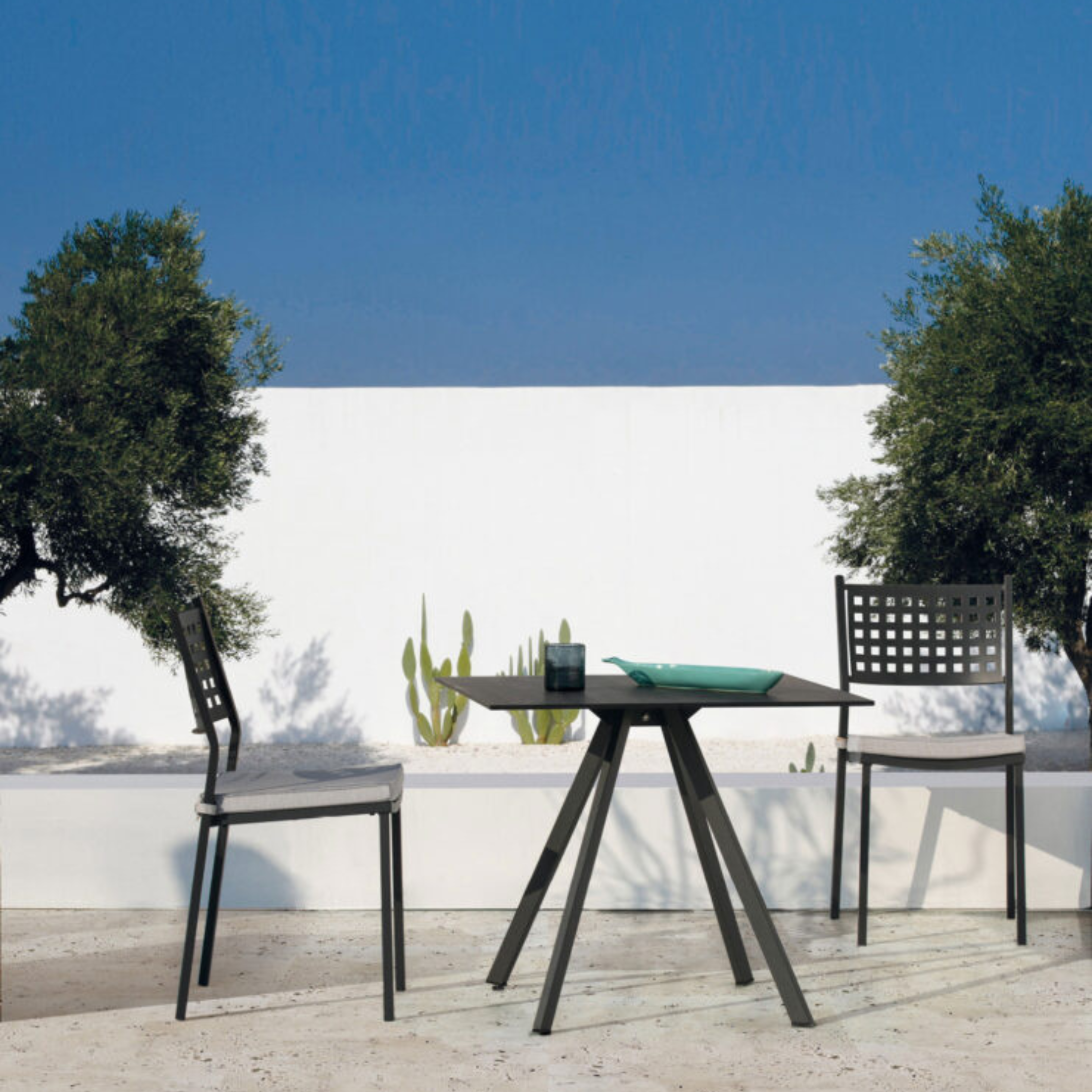 Set di sedie in metallo impilabili da giardino "Alice" senza braccioli cm 43x48 85h