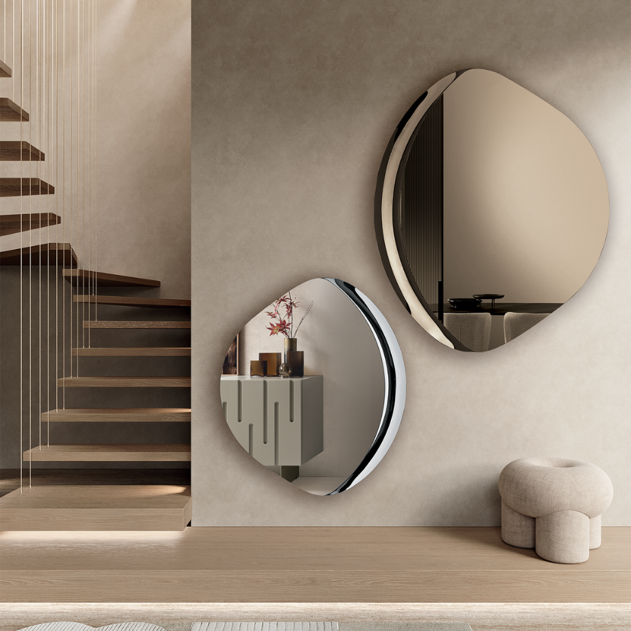 Specchio da parete sagomato "Silhouette" con semi cornice in vetro fuso