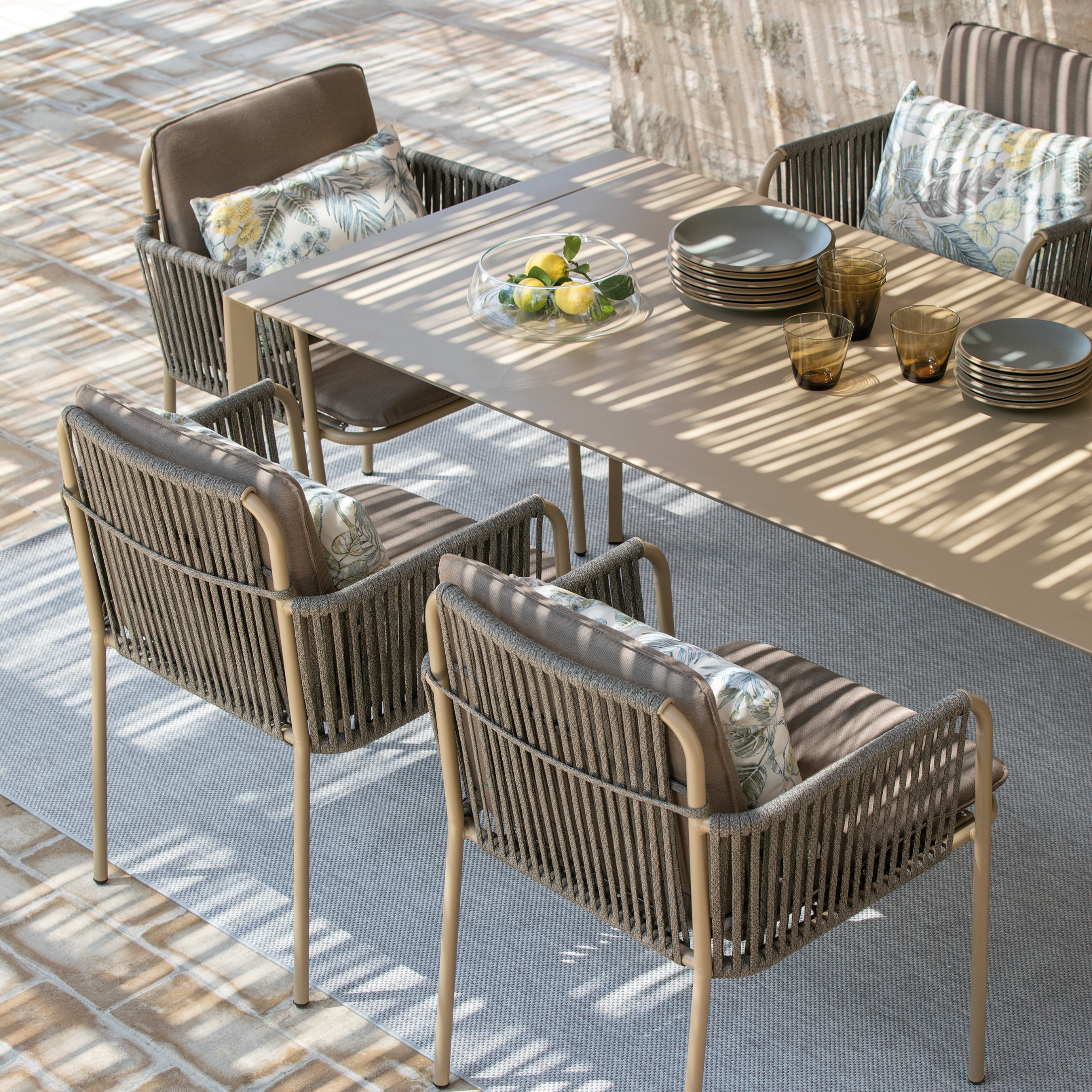 Set di 2 sedie lounge con cuscino e schienale in corda "Key West" impilabili