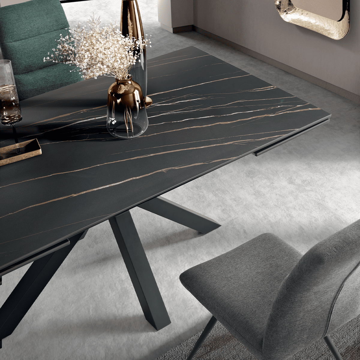 Tavolo moderno allungabile "Artik" con base in metallo fino a 10 posti - MondoViro