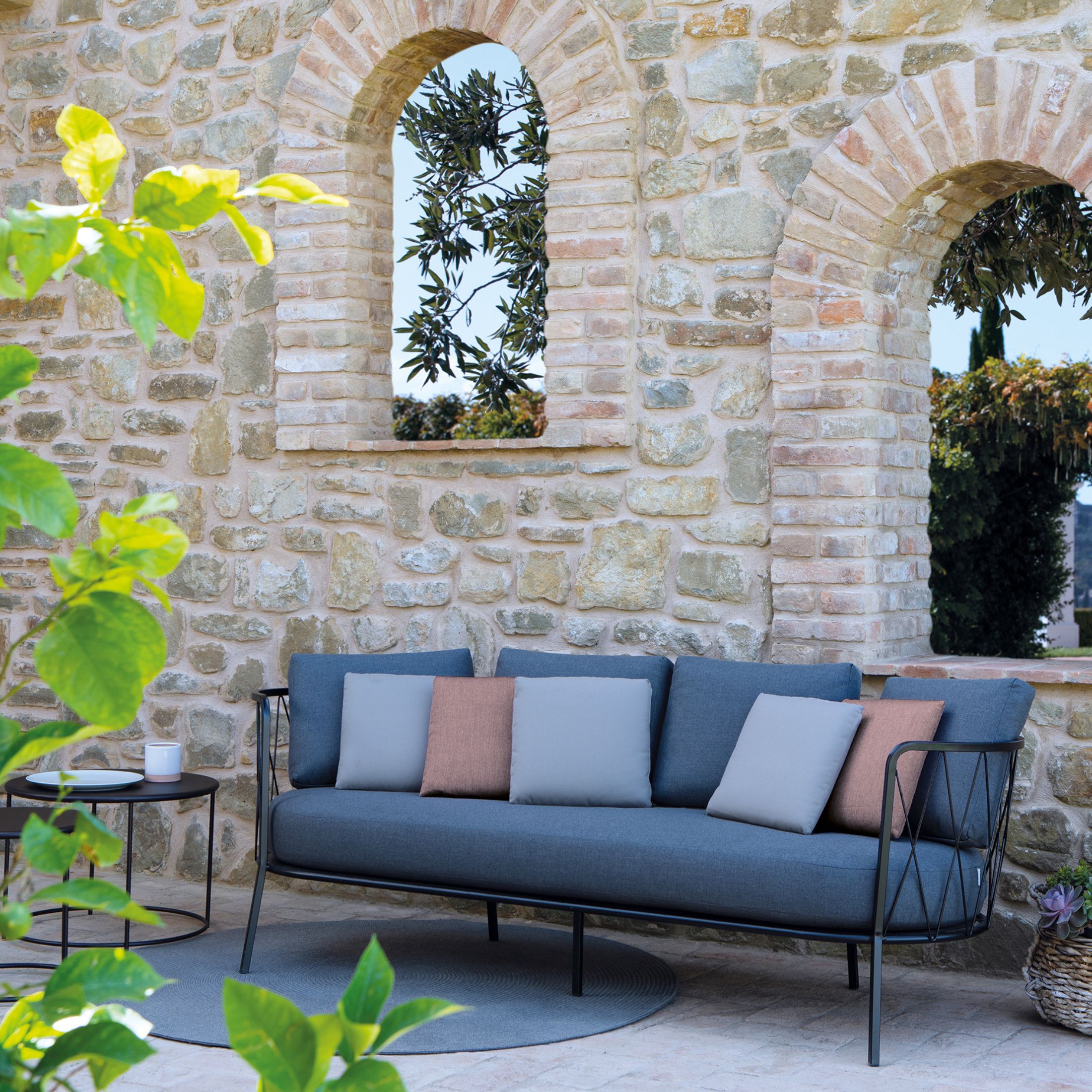 Tavolino tondo in metallo "Daisy" tavolo da caffè per giardino h 45 cm