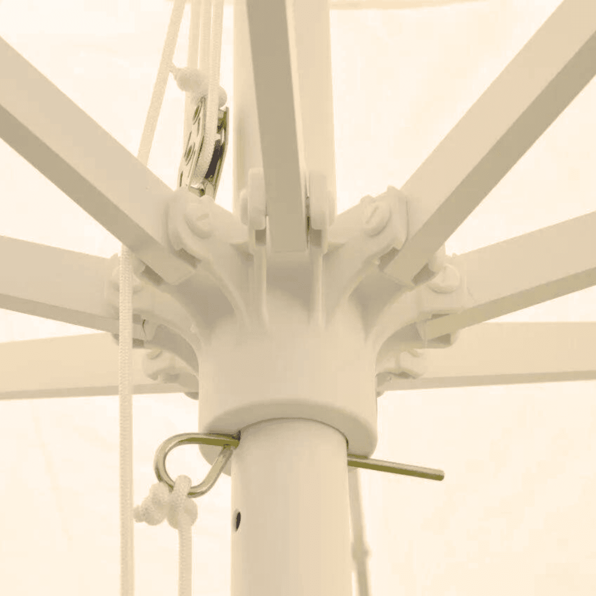 Ombrellone moderno "Corallo Classic" con palo centrale bianco - MondoViro