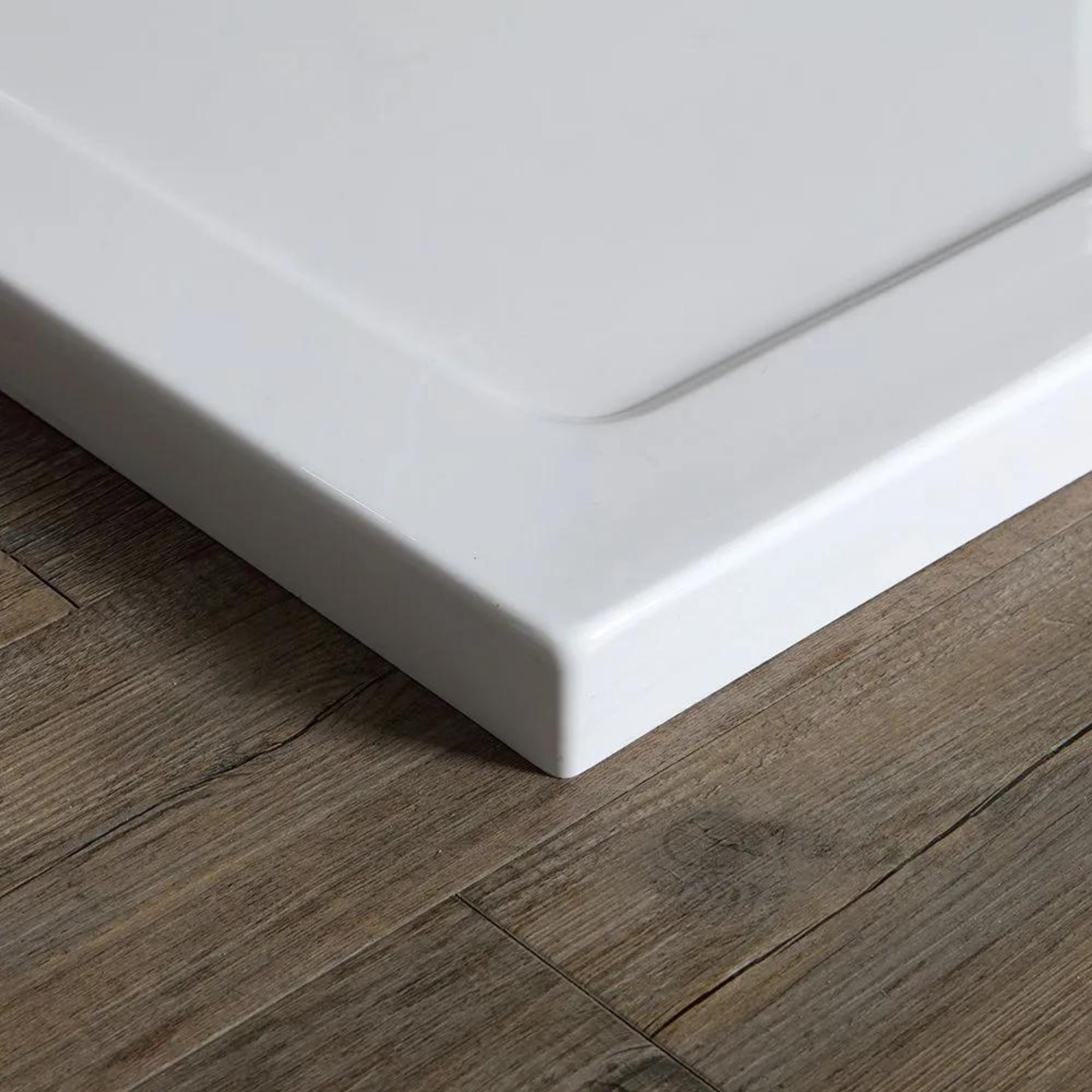 Piatto doccia quadrato "Matera" in ceramica bianca antiscivolo con bordi rialzati