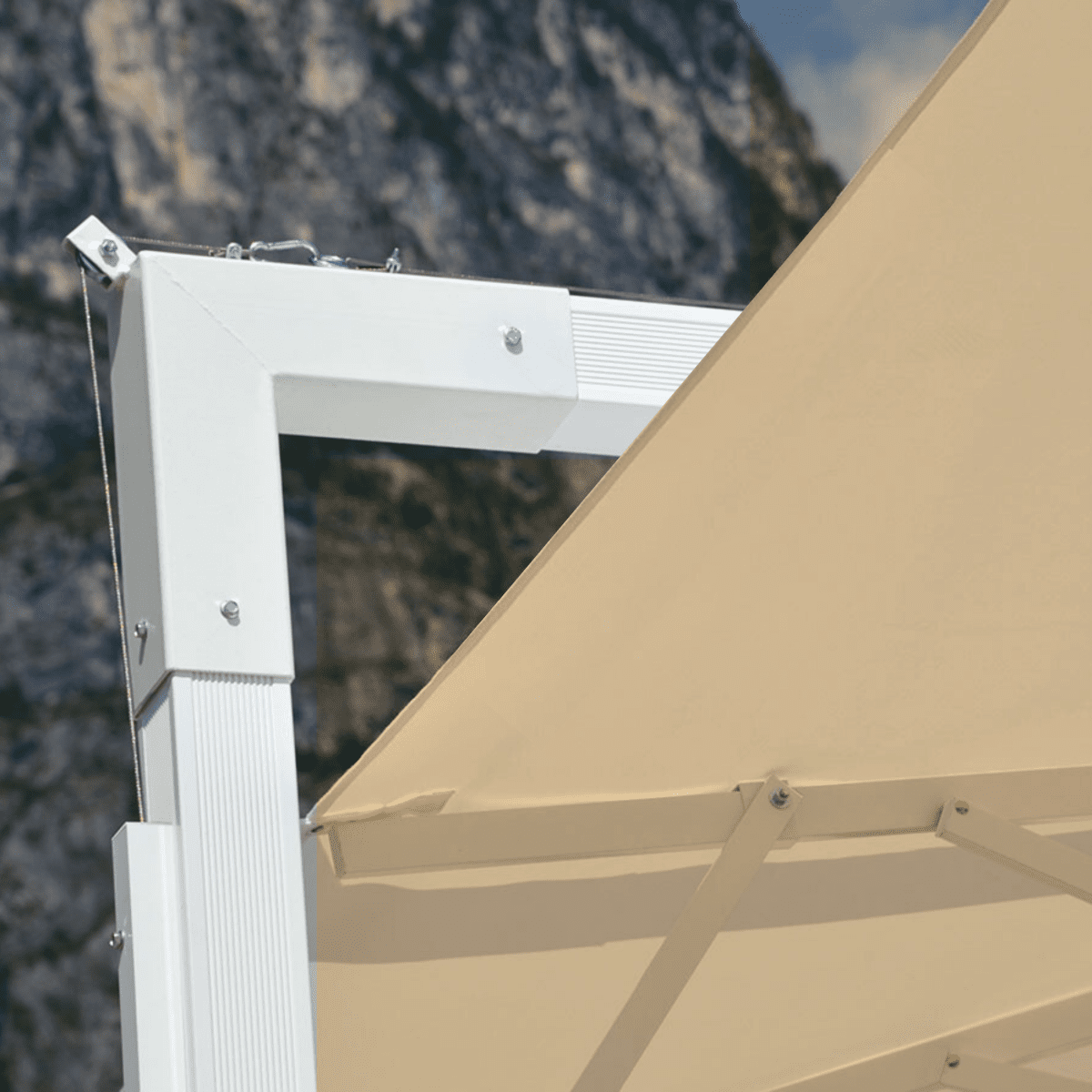 Ombrellone moderno "Deluxe Classic" fisso e palo laterale girevole - MondoViro