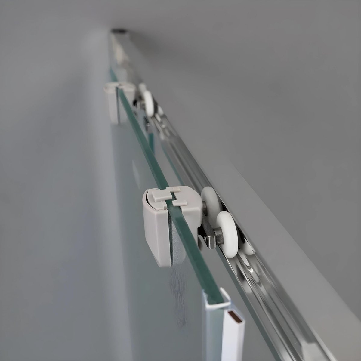 Box doccia quadrato con ante scorrevoli "Genova Two" in vetro temperato lucido h 185 cm - MondoViro