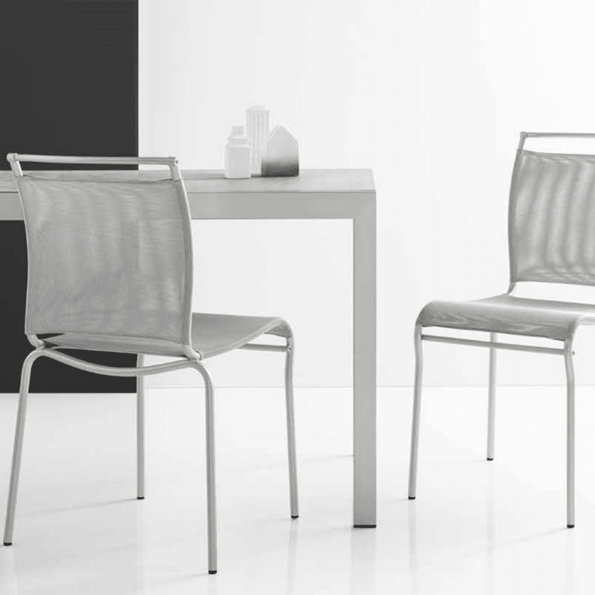 Set di sedie moderne da soggiorno "Air" in tessuto traspirante cm 53x55 84h - MondoViro