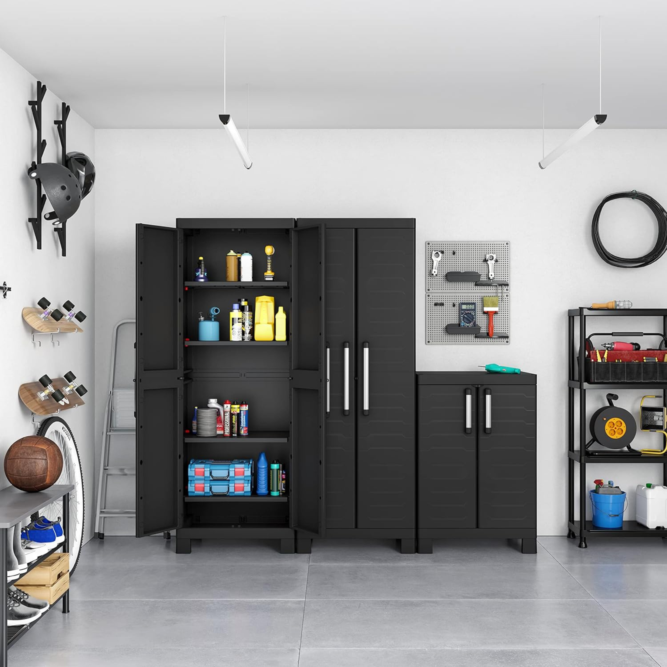 Armadio in resina da giardino "Cindy" con ripiani interni e piedini rialzati