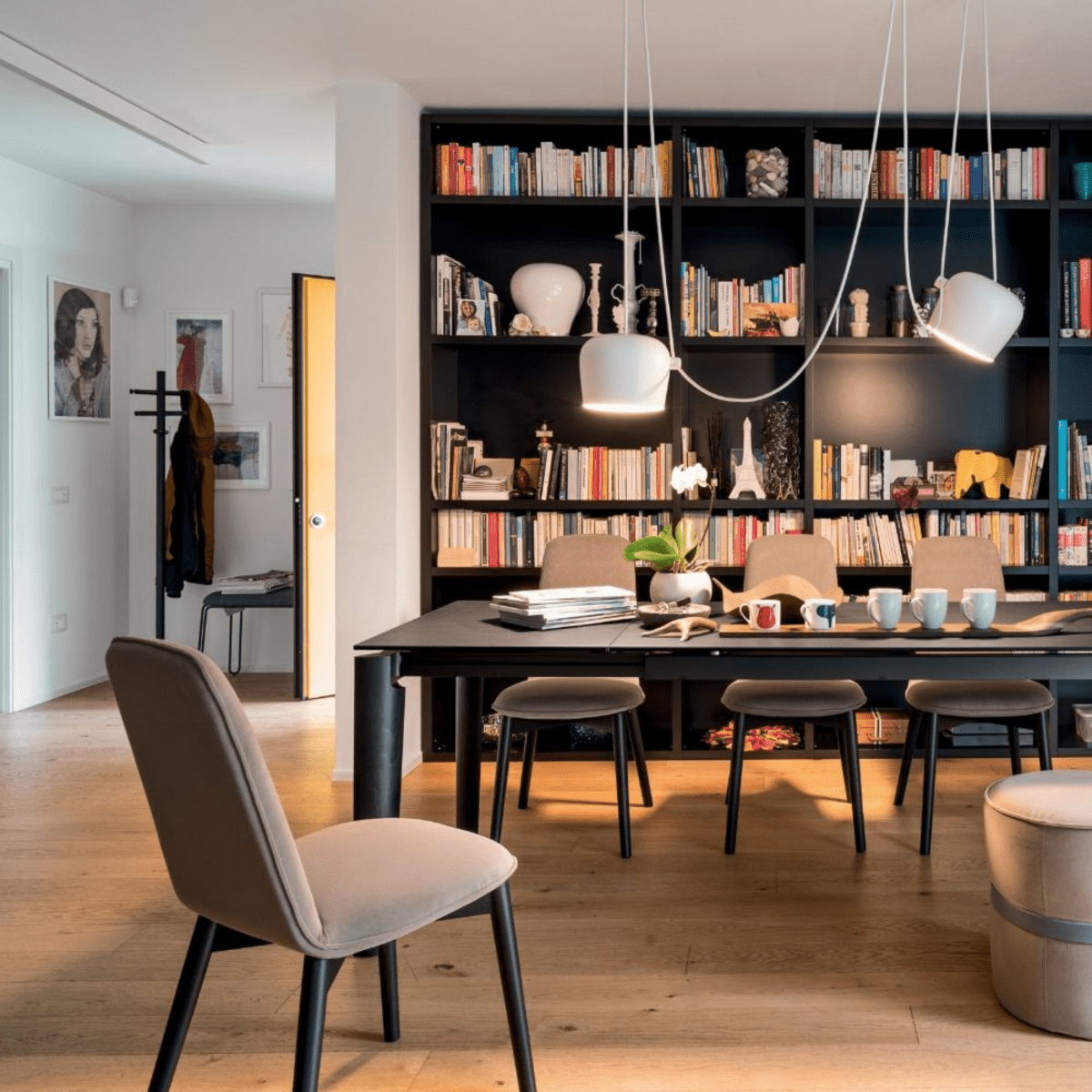 Set di sedie moderne da soggiorno "Riley" con tessuto imbottito cm 46x60,5 94h - MondoViro