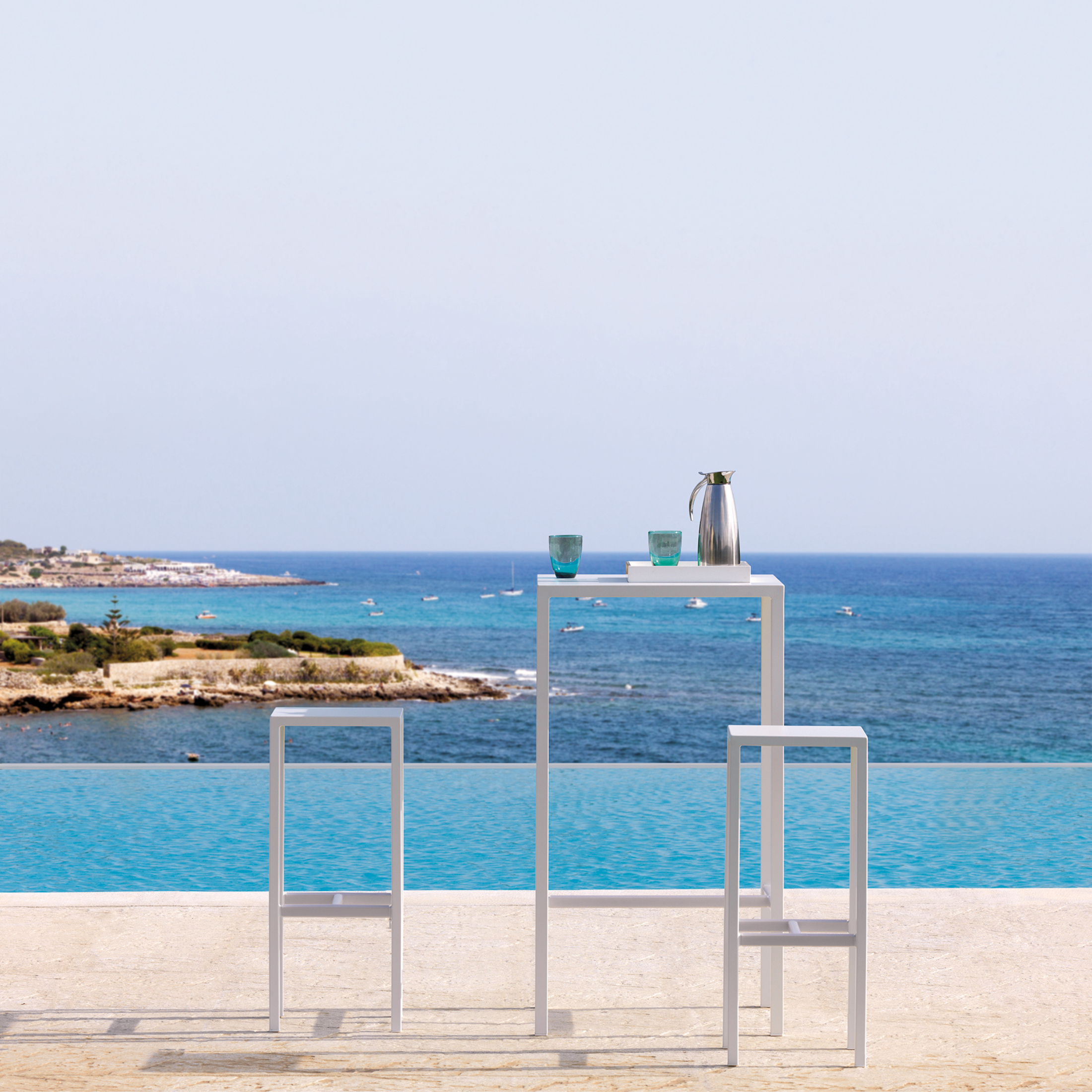 Tavolo alto in metallo verniciato "Seaside" da bar e giardino moderno h 110 cm