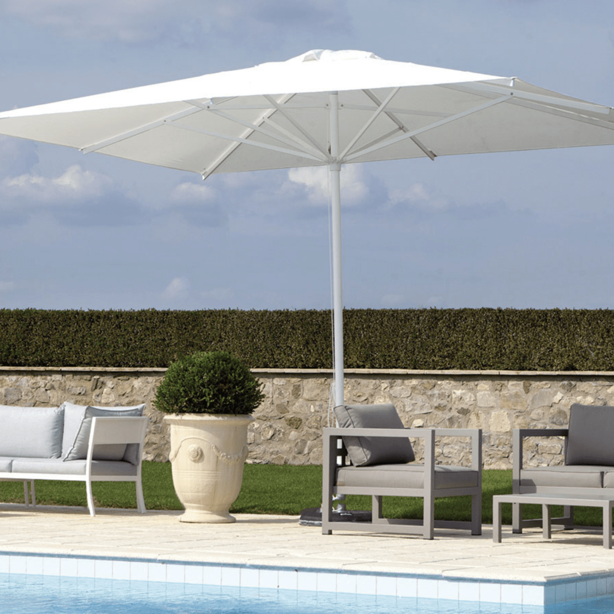 Ombrellone moderno da giardino "Facility Classic" con palo centrale telescopico bianco - MondoViro