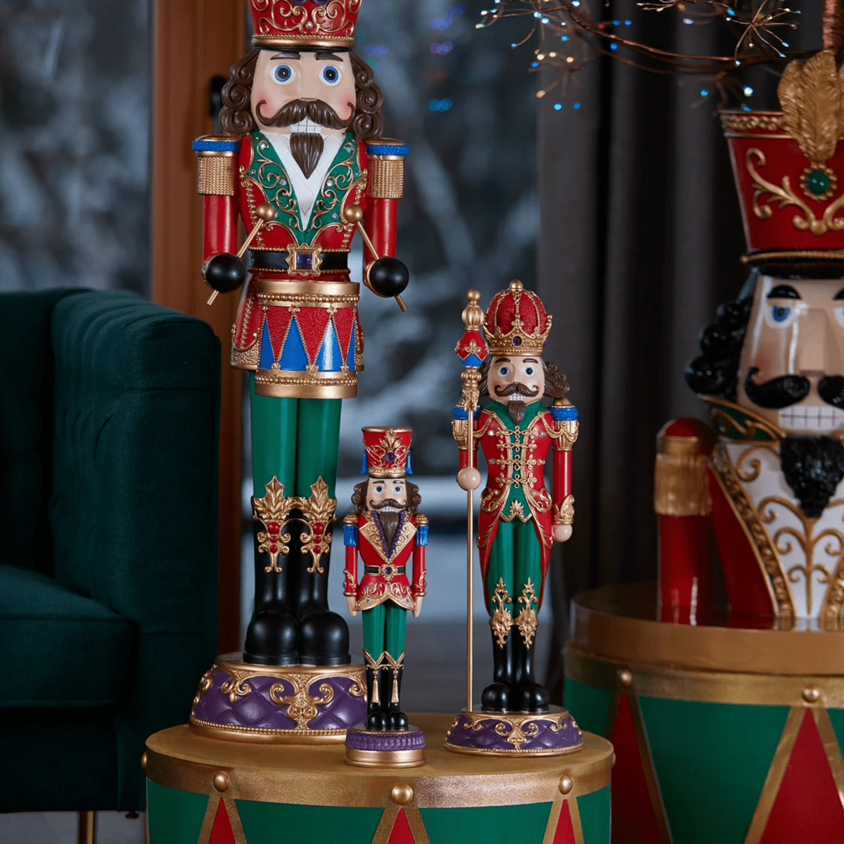 Soldatino natalizio multicolor Illuminato a LED, decorazione festiva cm 35h - MondoViro