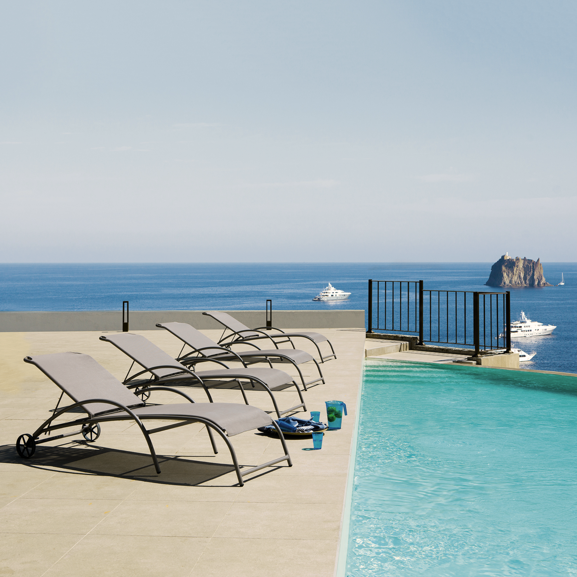 Set di 2 lettini prendisole in tessuto e alluminio "Park" da giardino cm 188x63 86h