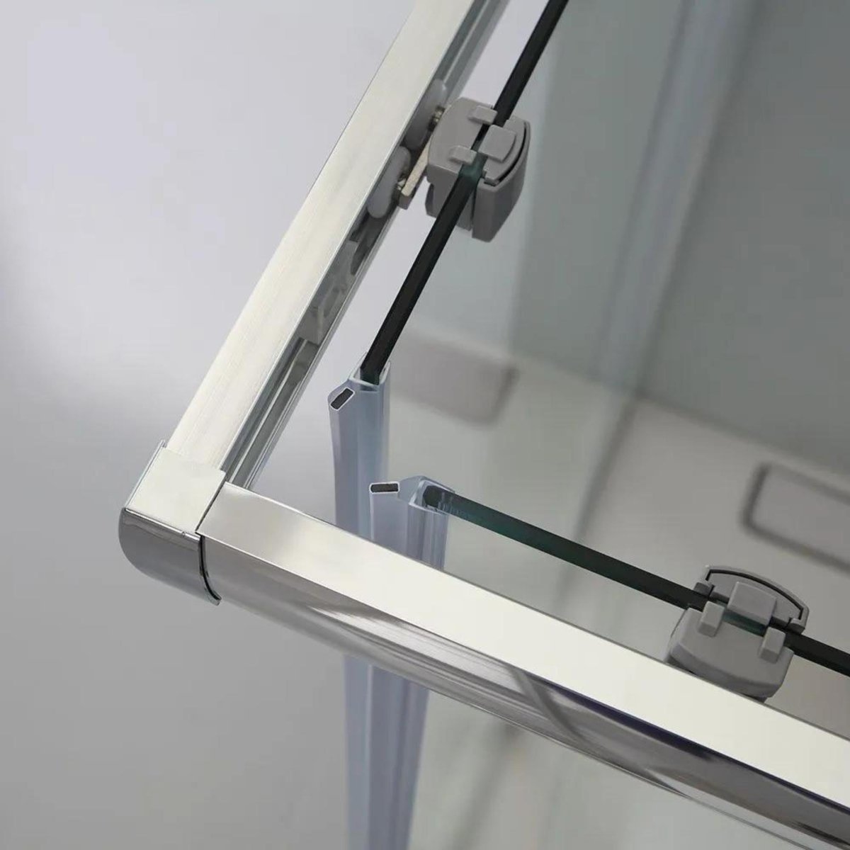 Box doccia quadrato con ante scorrevoli "Genova Two" in vetro temperato lucido h 185 cm - MondoViro