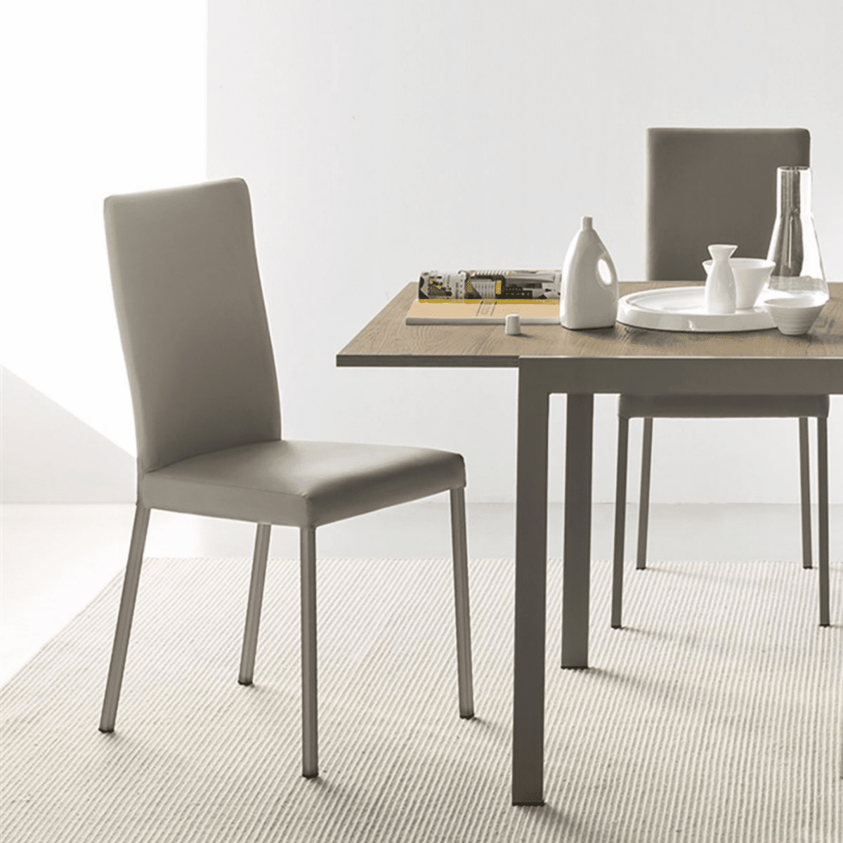 Set di sedie moderne da soggiorno "Garda" con seduta e schienale in tessuto cm 44x54 96h - MondoViro