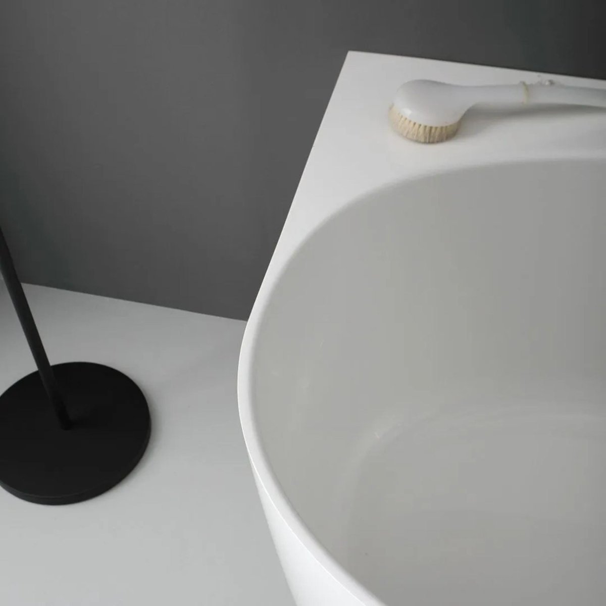 Vasca da bagno ovale "Siena" per appoggio a parete in resina di marmo cm 158x86 58h - MondoViro