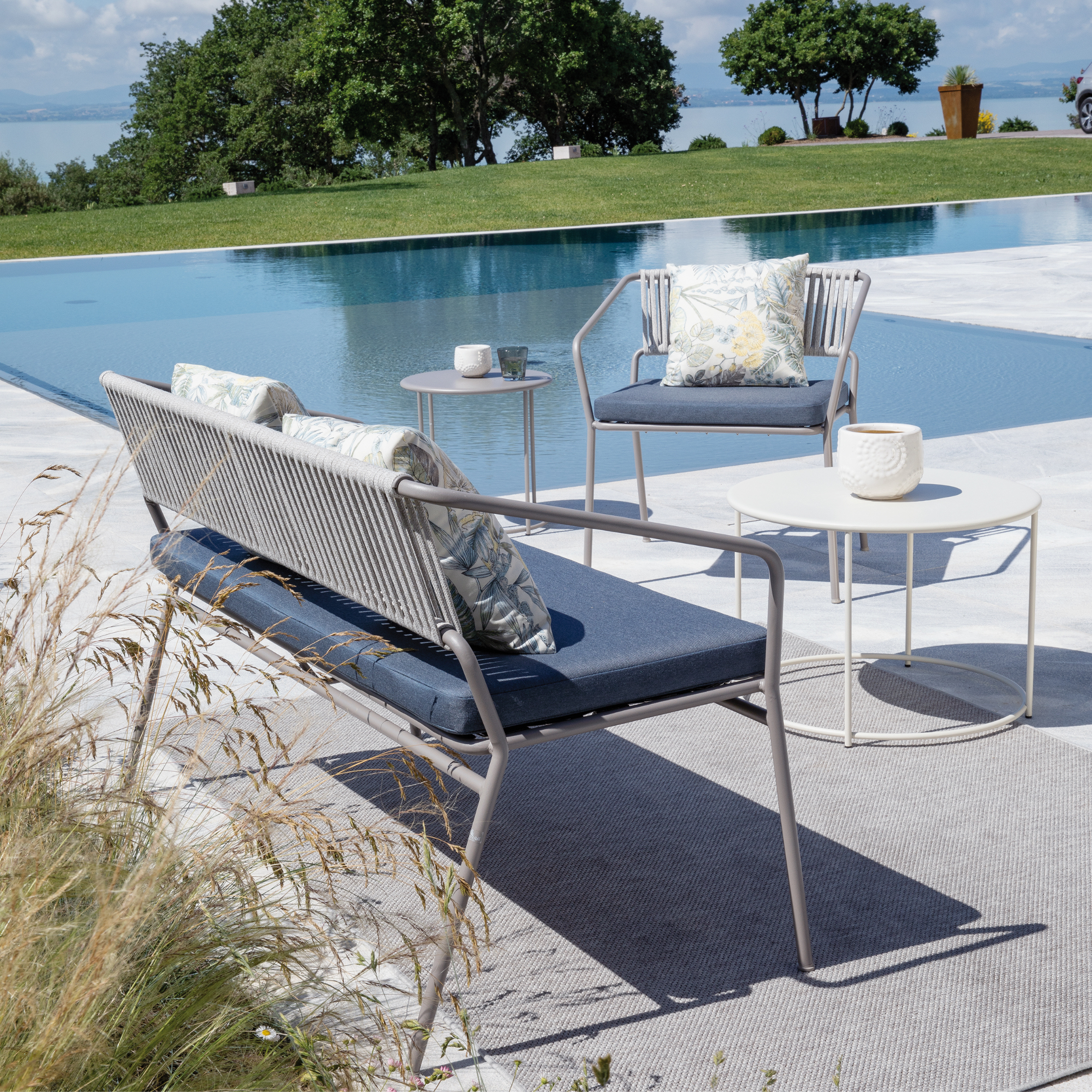 Divano da giardino in metallo "Slot" panca sofà impilabile cm 152x65 72h