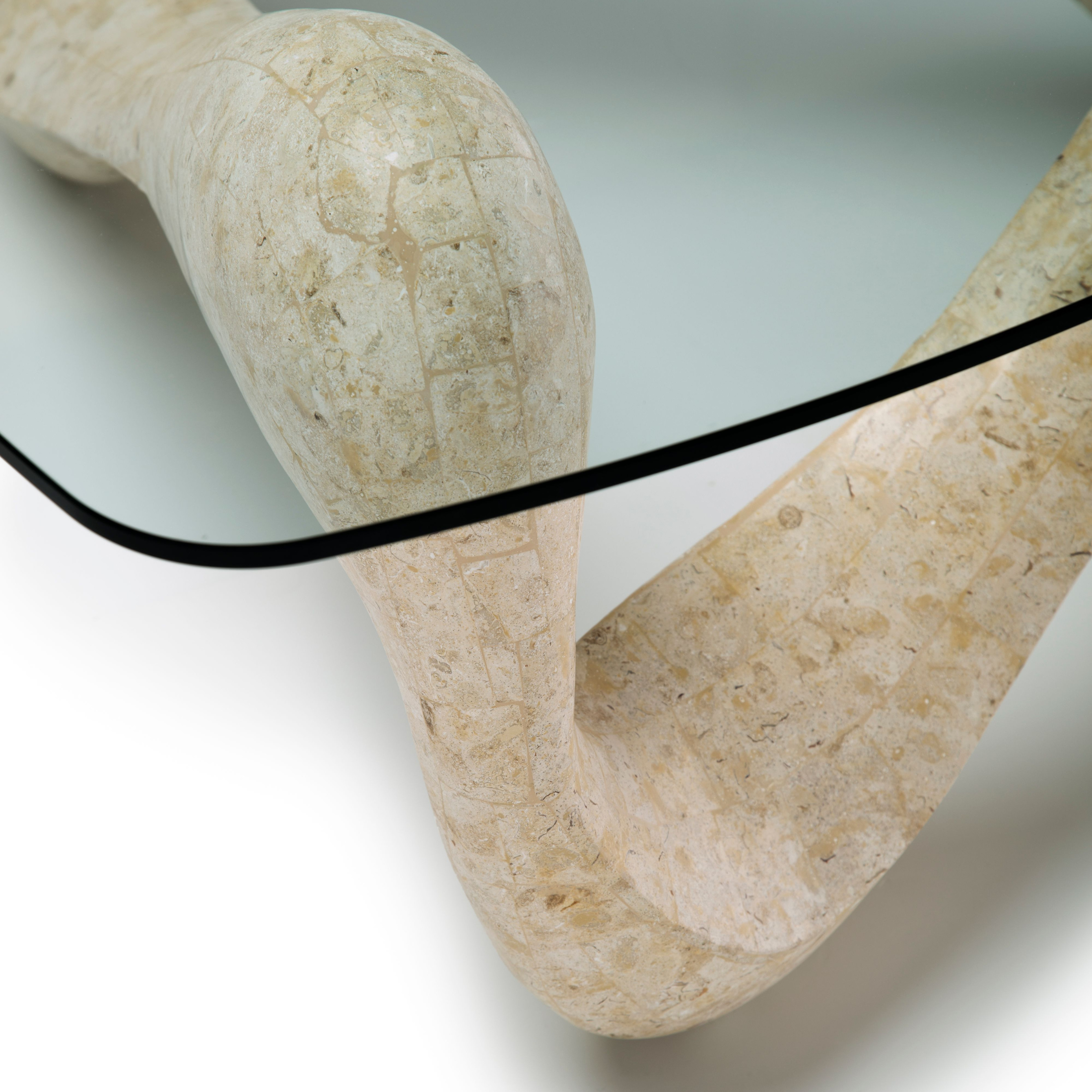 Tavolino basso in pietra fossile "Scarf" top in vetro temperato cm 100x100 42,5h