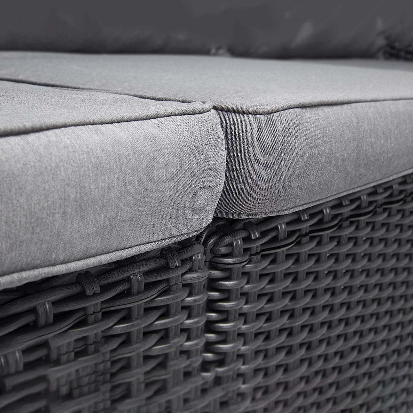 Set di 2 poltrone da giardino "California" in resina effetto rattan con cuscini cm 83x68 72h