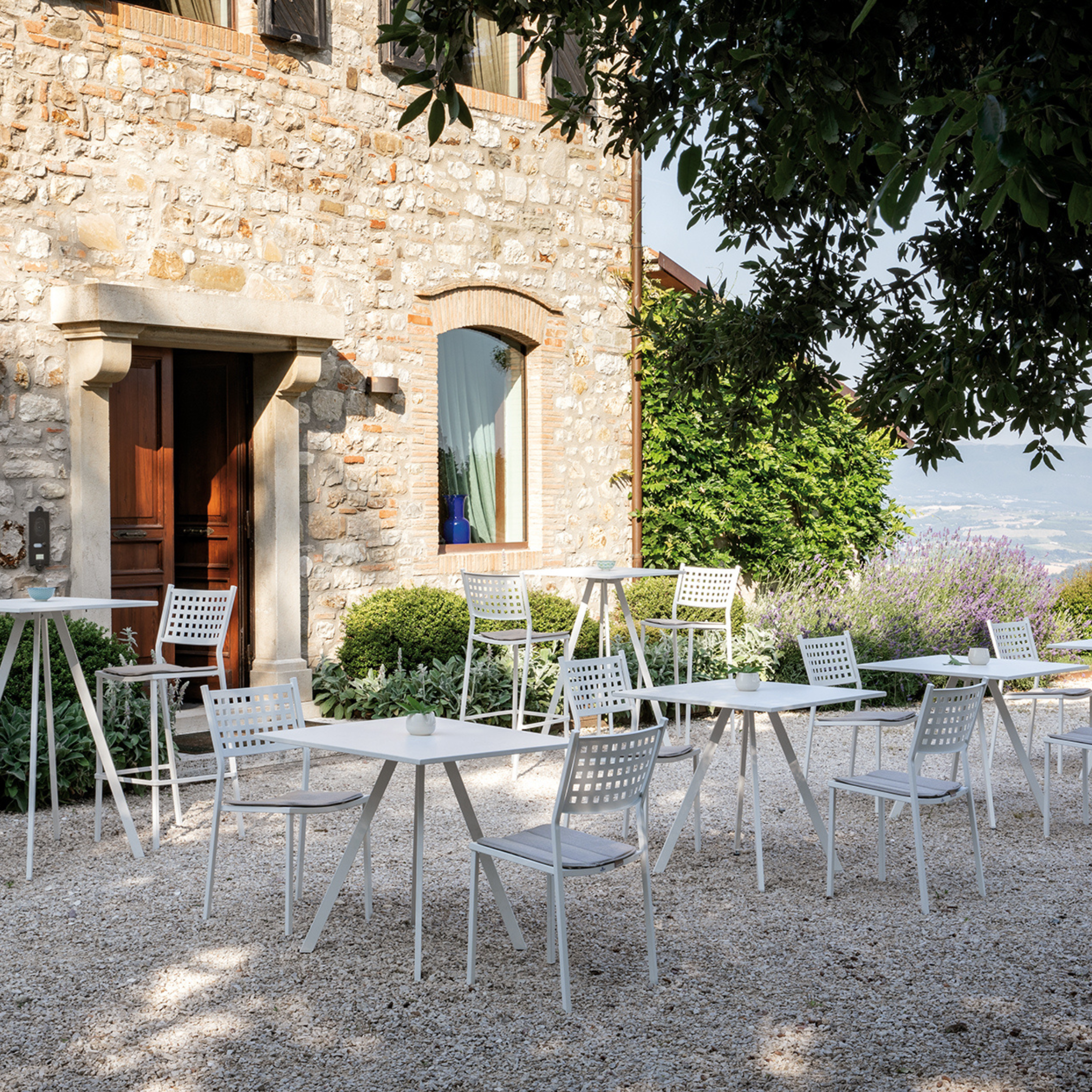 Set di sedie in metallo da giardino "Alice" con braccioli impilabile cm 53x53 85h