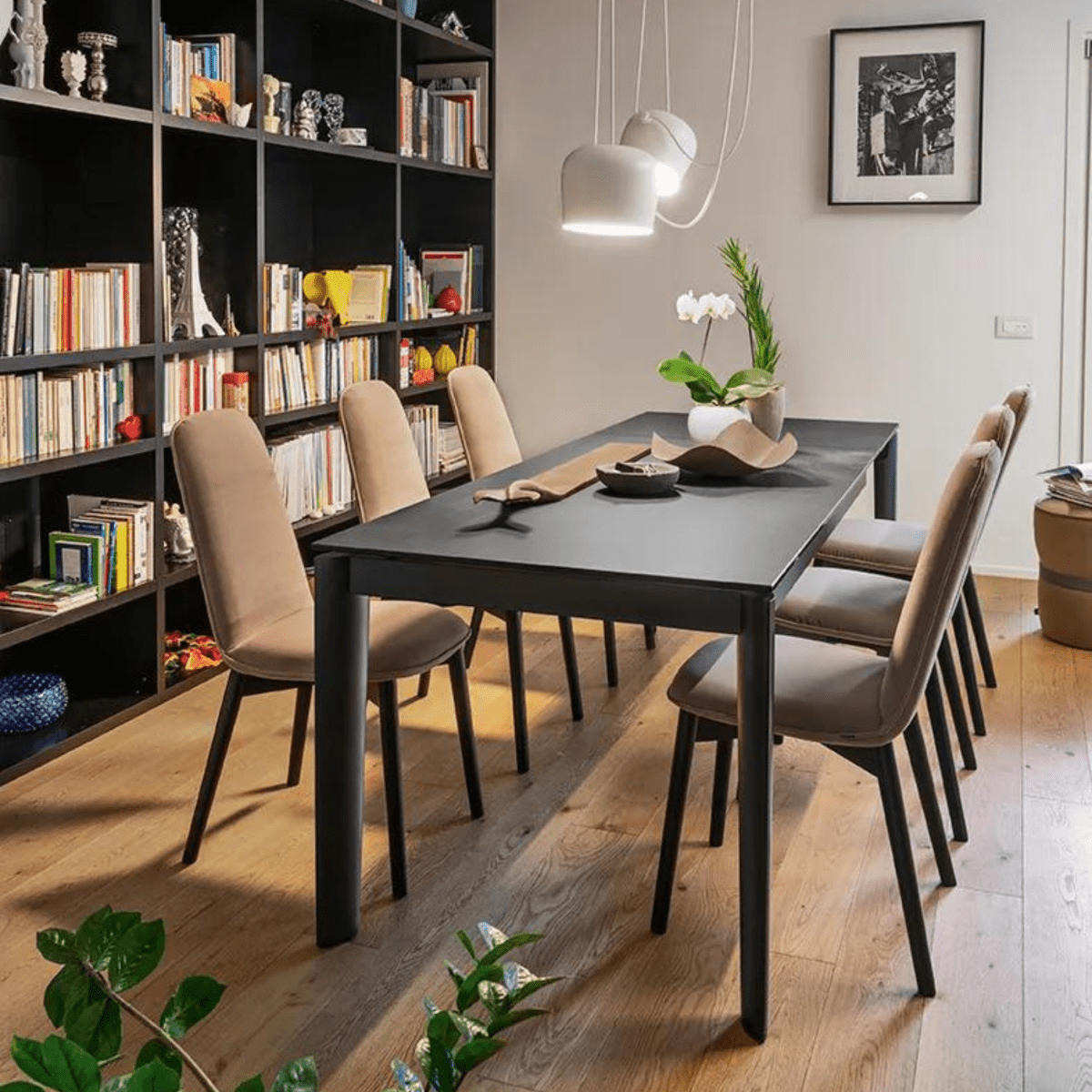 Set di sedie moderne da soggiorno "Riley" con tessuto imbottito cm 46x60,5 94h - MondoViro