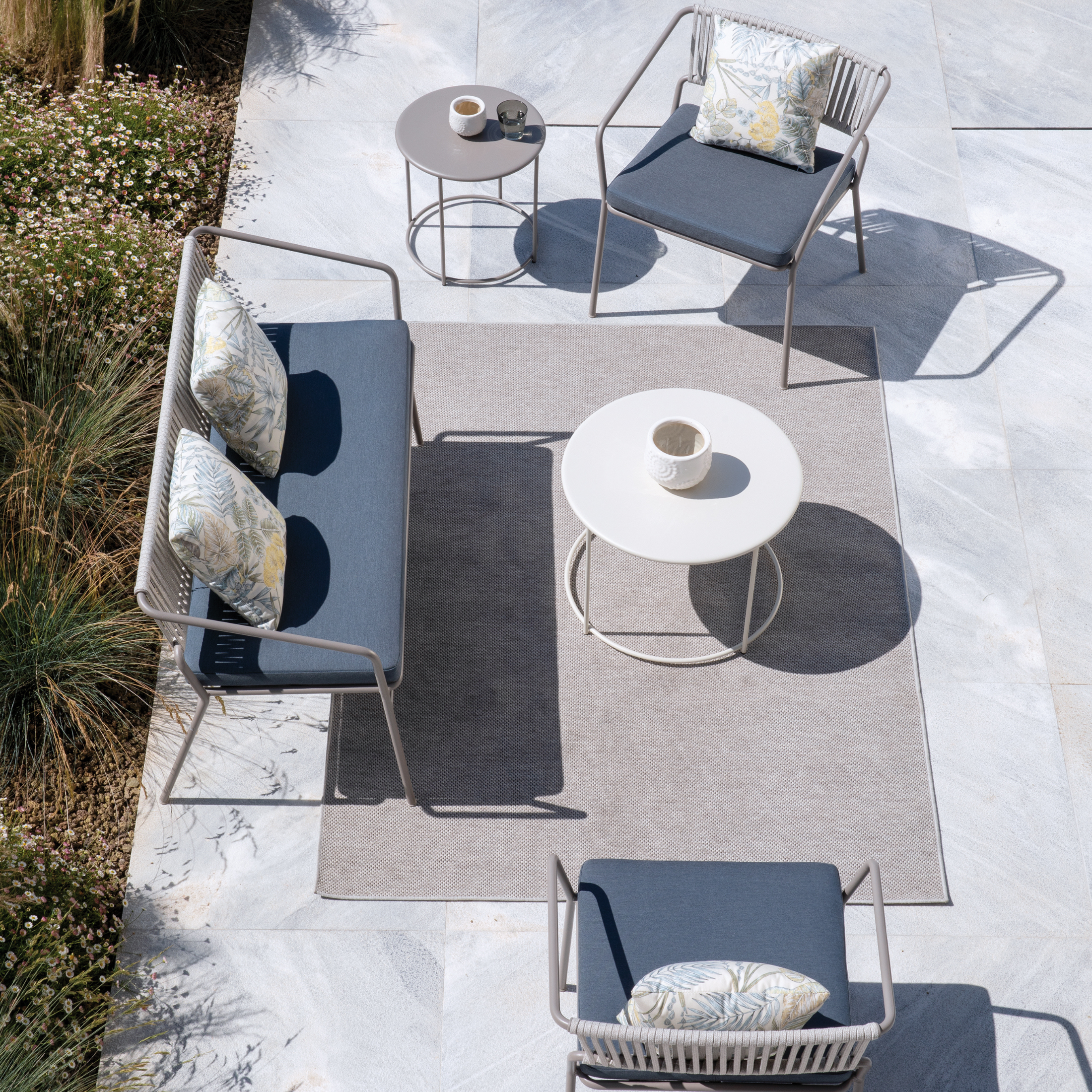 Divano da giardino in metallo "Slot" panca sofà impilabile cm 152x65 72h