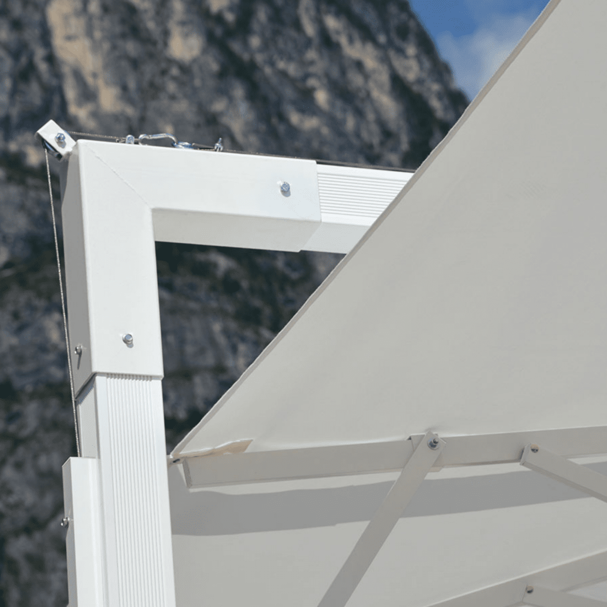 Ombrellone moderno "Deluxe Classic" fisso e palo laterale girevole - MondoViro