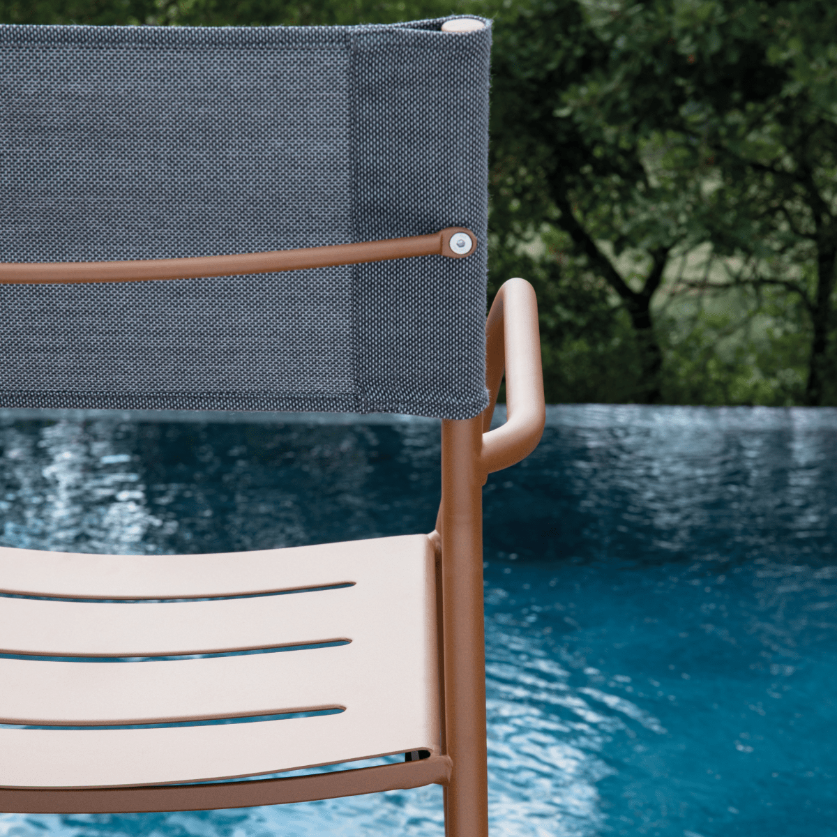 Set di sedie in metallo e schienale in telo "Vera" da giardino impilabili cm 56x50 86h - MondoViro