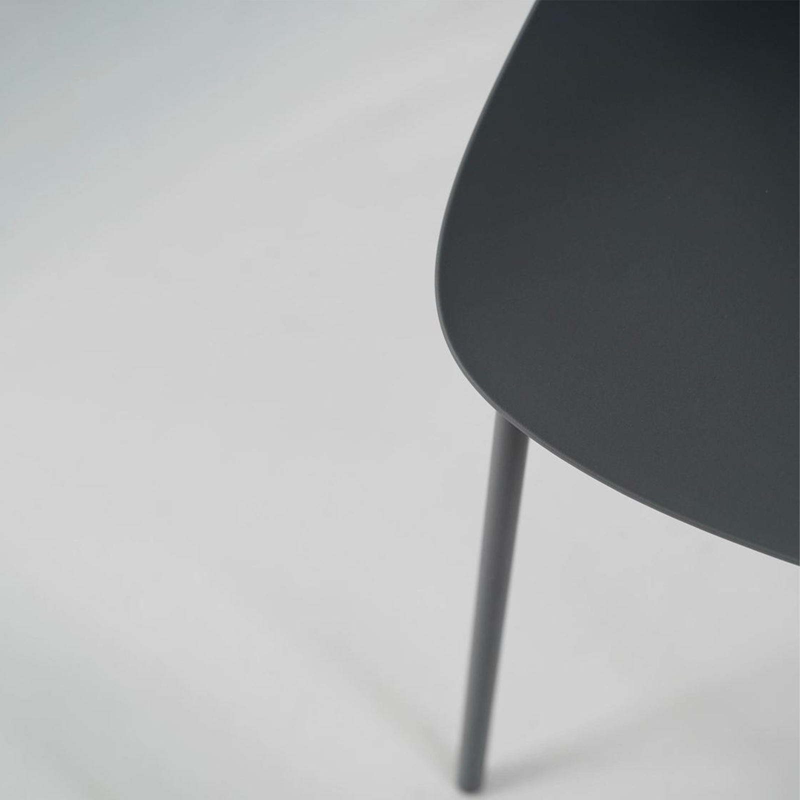 Set di sedie moderne in polipropilene "Azzurra" con struttura in metallo verniciato da soggiorno