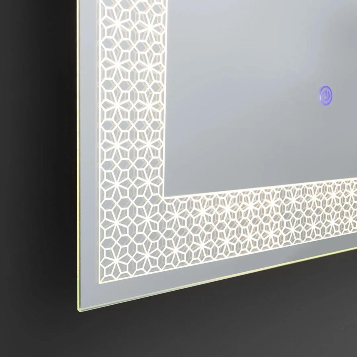 Specchio rettangolare a led "Fresno" con cornice decorata illuminata cm 50x70 - MondoViro