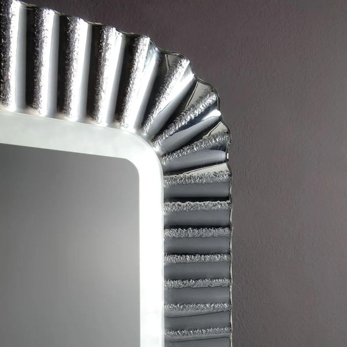 Specchio led rettangolare "Redding" con cornice in vetro fuso reversibile cm 94x68 - MondoViro