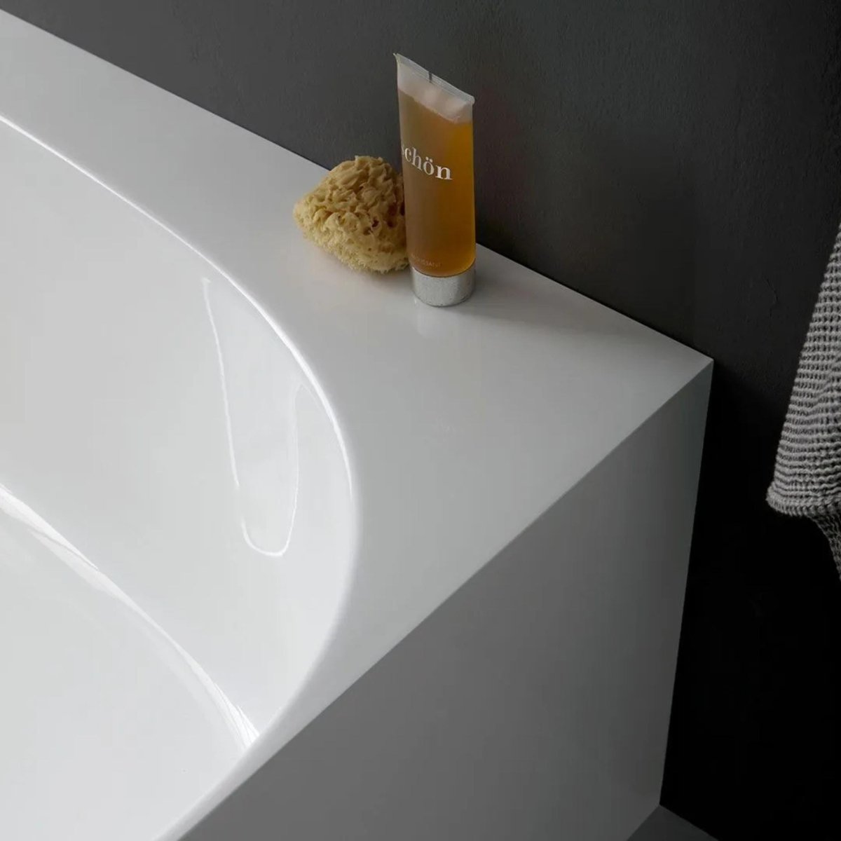 Vasca da bagno ovale "Siena" per appoggio a parete in resina di marmo cm 158x86 58h - MondoViro