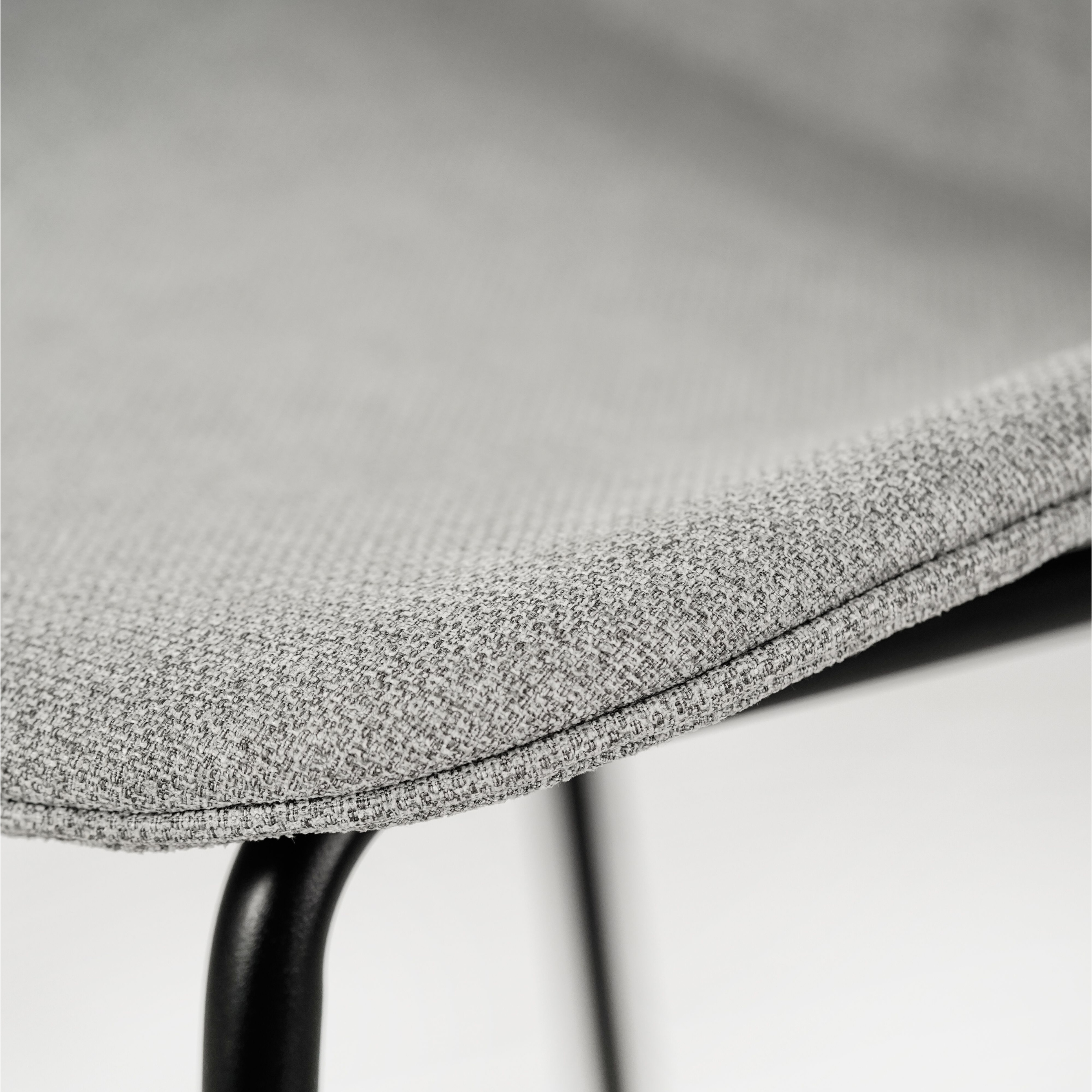 Set di sedie da pranzo in tessuto "Sami" con gambe in metallo verniciato eleganti moderne