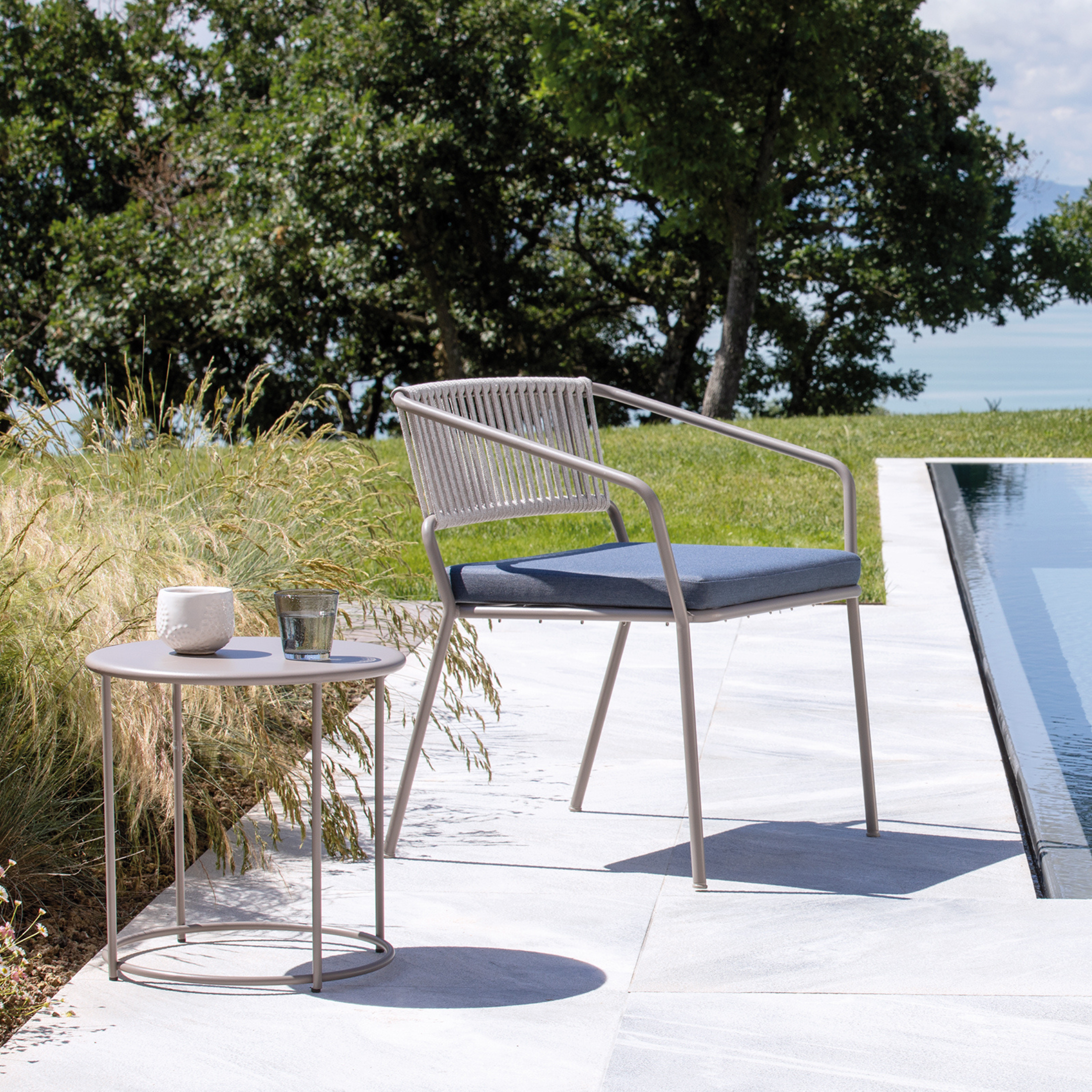 Poltrona bassa in metallo da giardino "Slot" lounge impilabile cm 68x65 76h