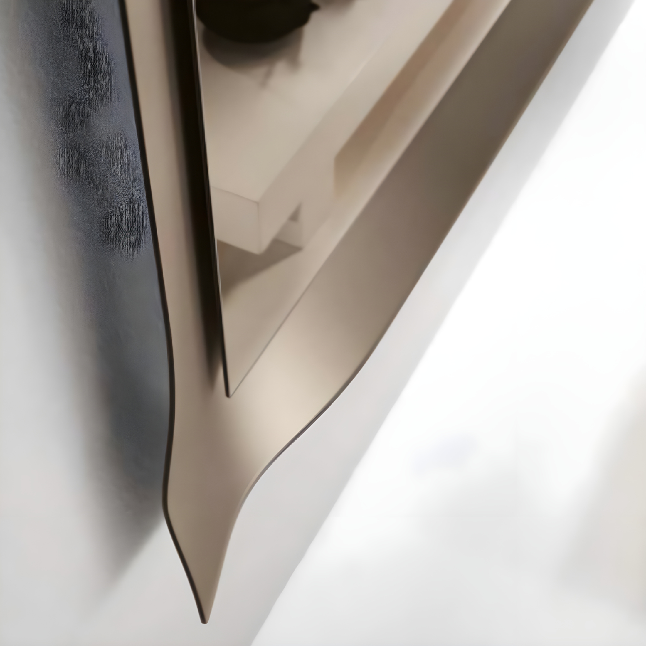 Specchio con cornice "Vivo" in vetro satinata moderno