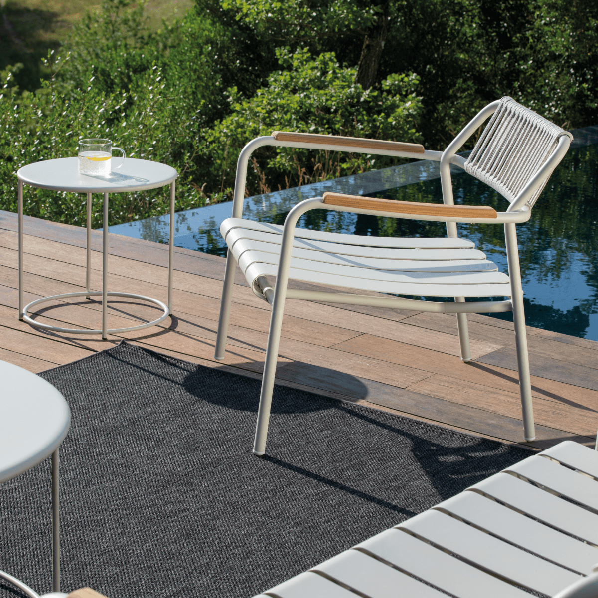 Poltrona bassa con schienale in corda "Verdea Rope" sedia lounge da giardino cm 74x70 74h - MondoViro