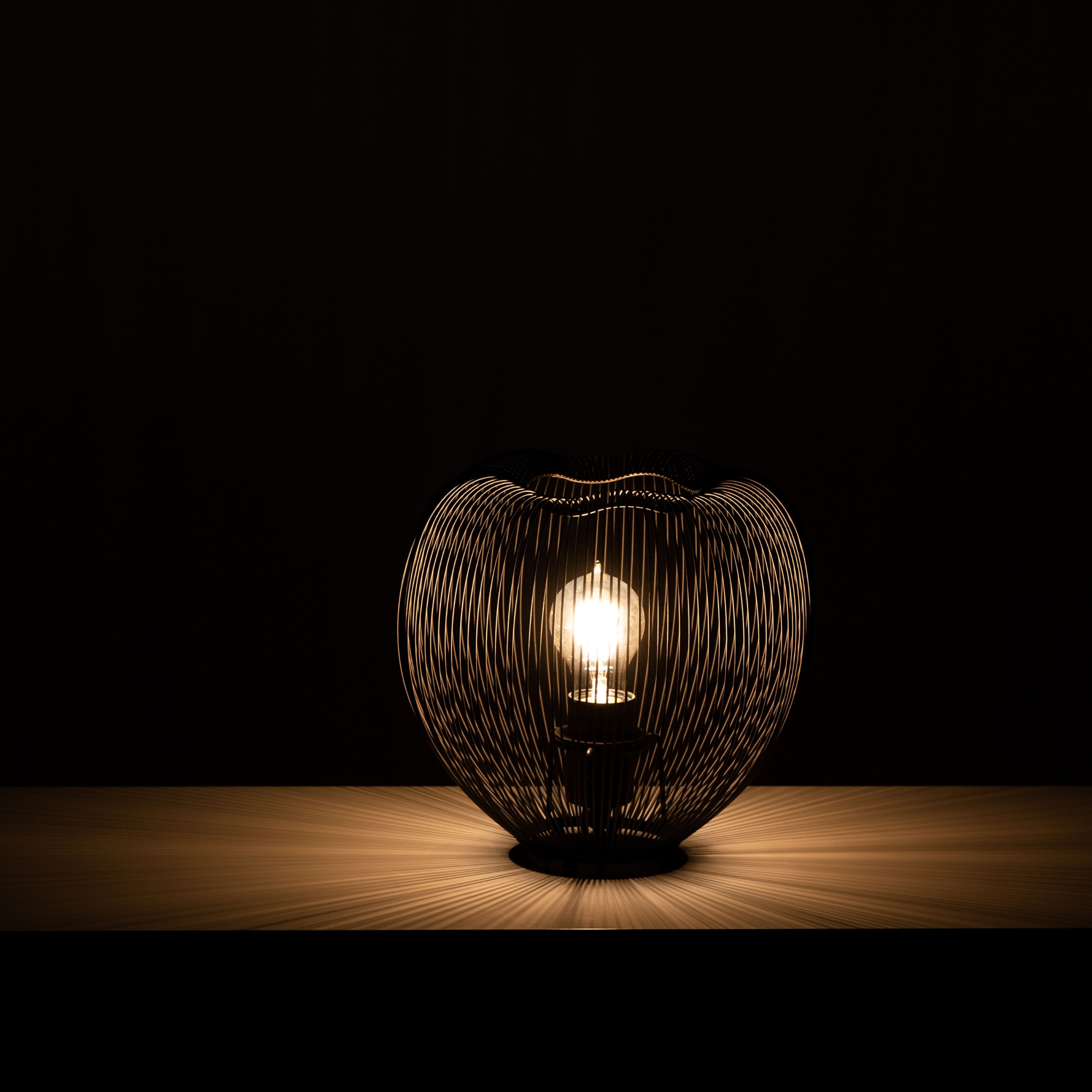 Lampada con paralume in metallo "Sirio" sospesa e da tavolo